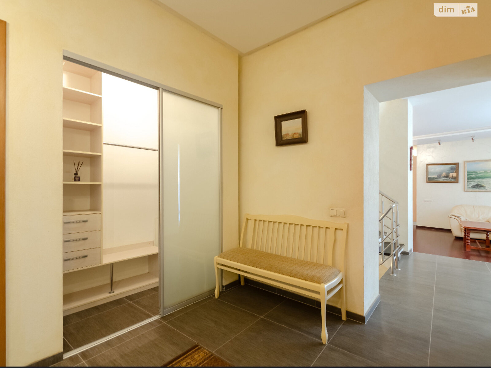 триповерховий будинок з балконом, 416 кв. м, цегла. Здається помісячно в Києві, в районі Саперне Поле фото 1 трипроверховий будинок з балконом, 416 кв. м, цегла. Здається помісячно в Києві, в районі Саперне Поле фото 1