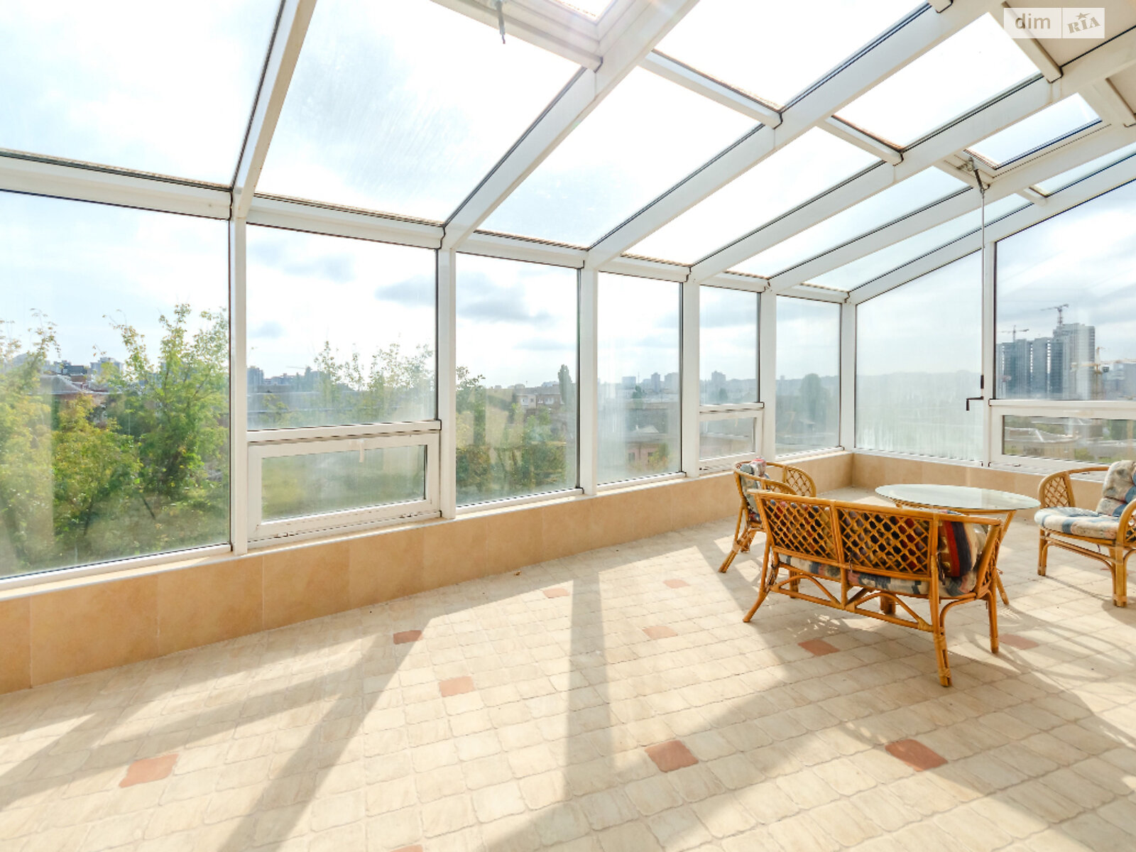 триповерховий будинок з балконом, 416 кв. м, цегла. Здається помісячно в Києві, в районі Саперне Поле фото 1 трипроверховий будинок з балконом, 416 кв. м, цегла. Здається помісячно в Києві, в районі Саперне Поле фото 1