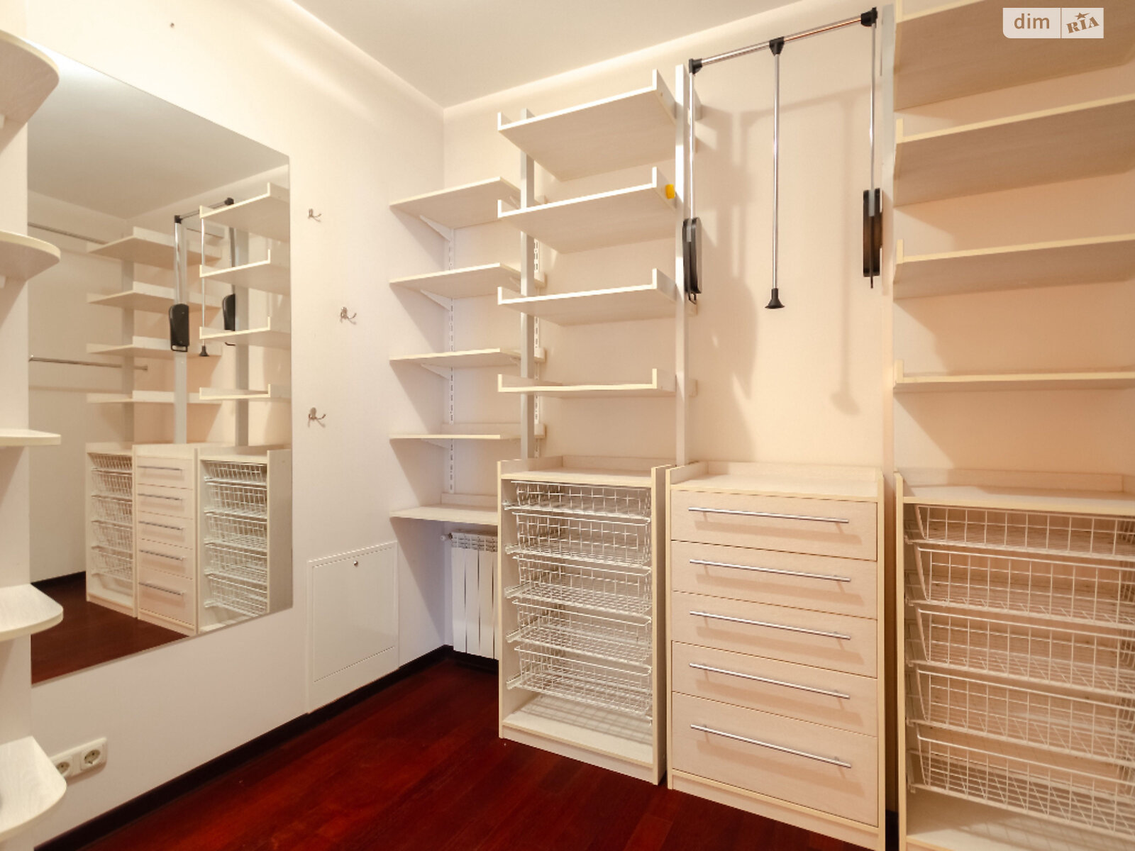 триповерховий будинок з балконом, 416 кв. м, цегла. Здається помісячно в Києві, в районі Саперне Поле фото 1 трипроверховий будинок з балконом, 416 кв. м, цегла. Здається помісячно в Києві, в районі Саперне Поле фото 1