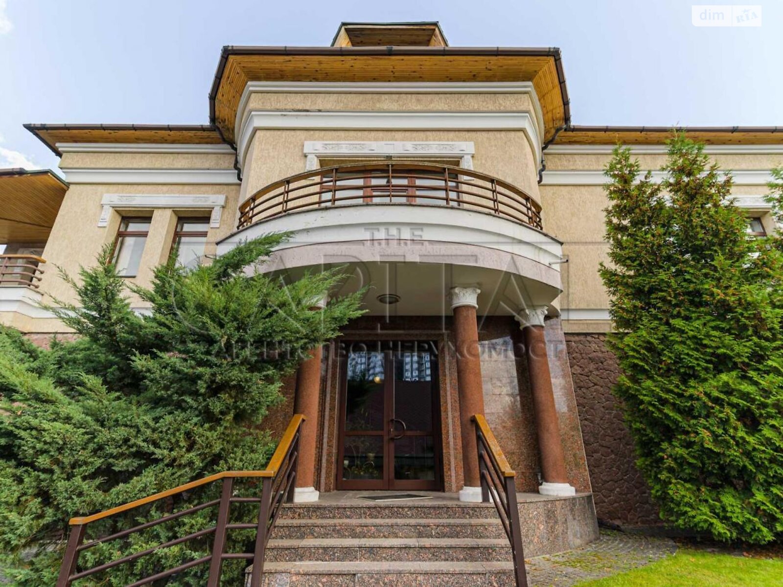 трехэтажный дом с верандой, 570 кв. м, кирпич. Сдается помесячно в Киеве, в районе Саперное Поле фото 1 трехэтажный дом с верандой, 570 кв. м, кирпич. Сдается помесячно в Киеве, в районе Саперное Поле фото 1