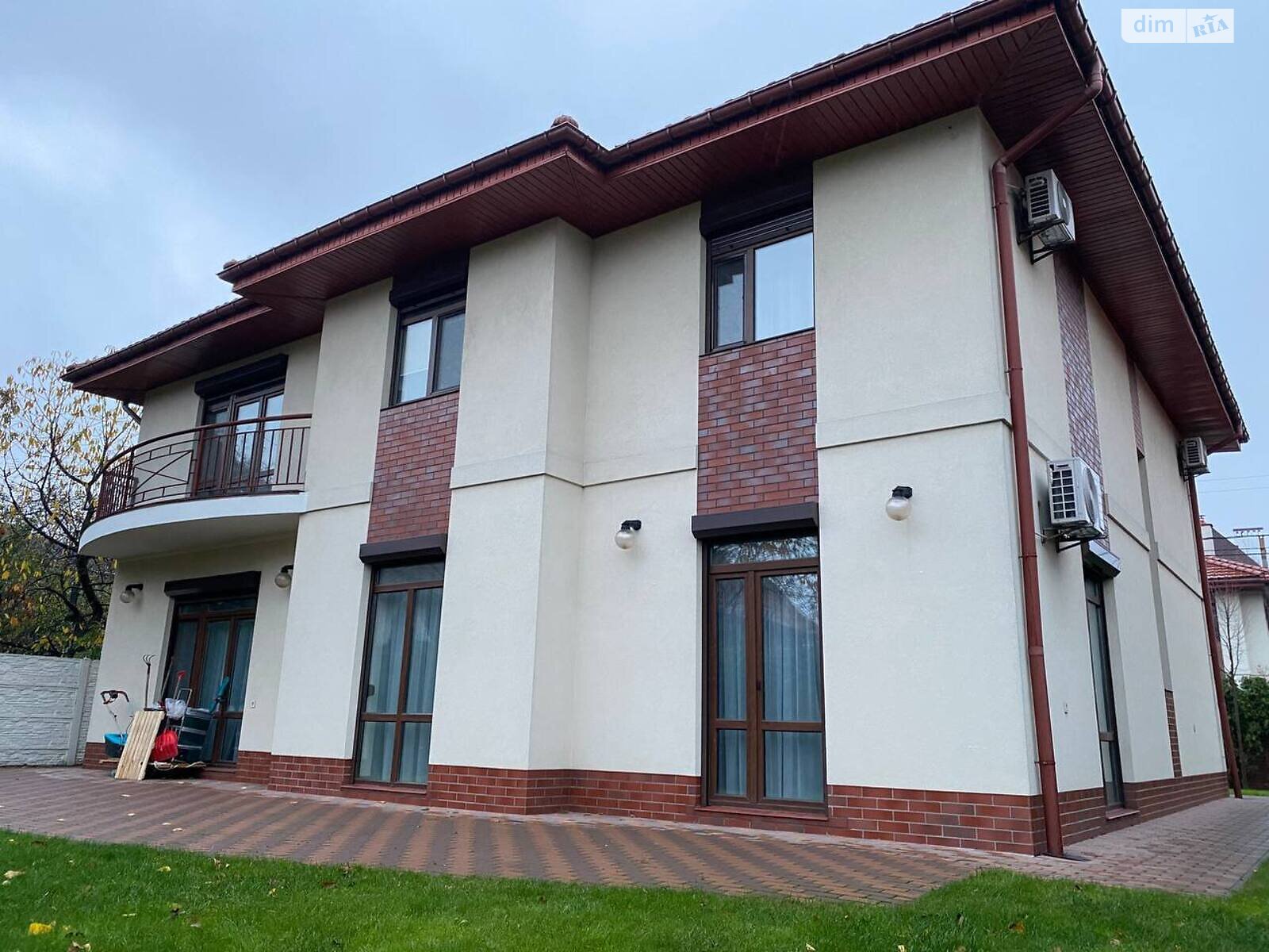двухэтажный дом, 285 кв. м, кирпич. Сдается помесячно в Киеве, в районе Шевченковский фото 1 двухэтажный дом, 285 кв. м, кирпич. Сдается помесячно в Киеве, в районе Шевченковский фото 1