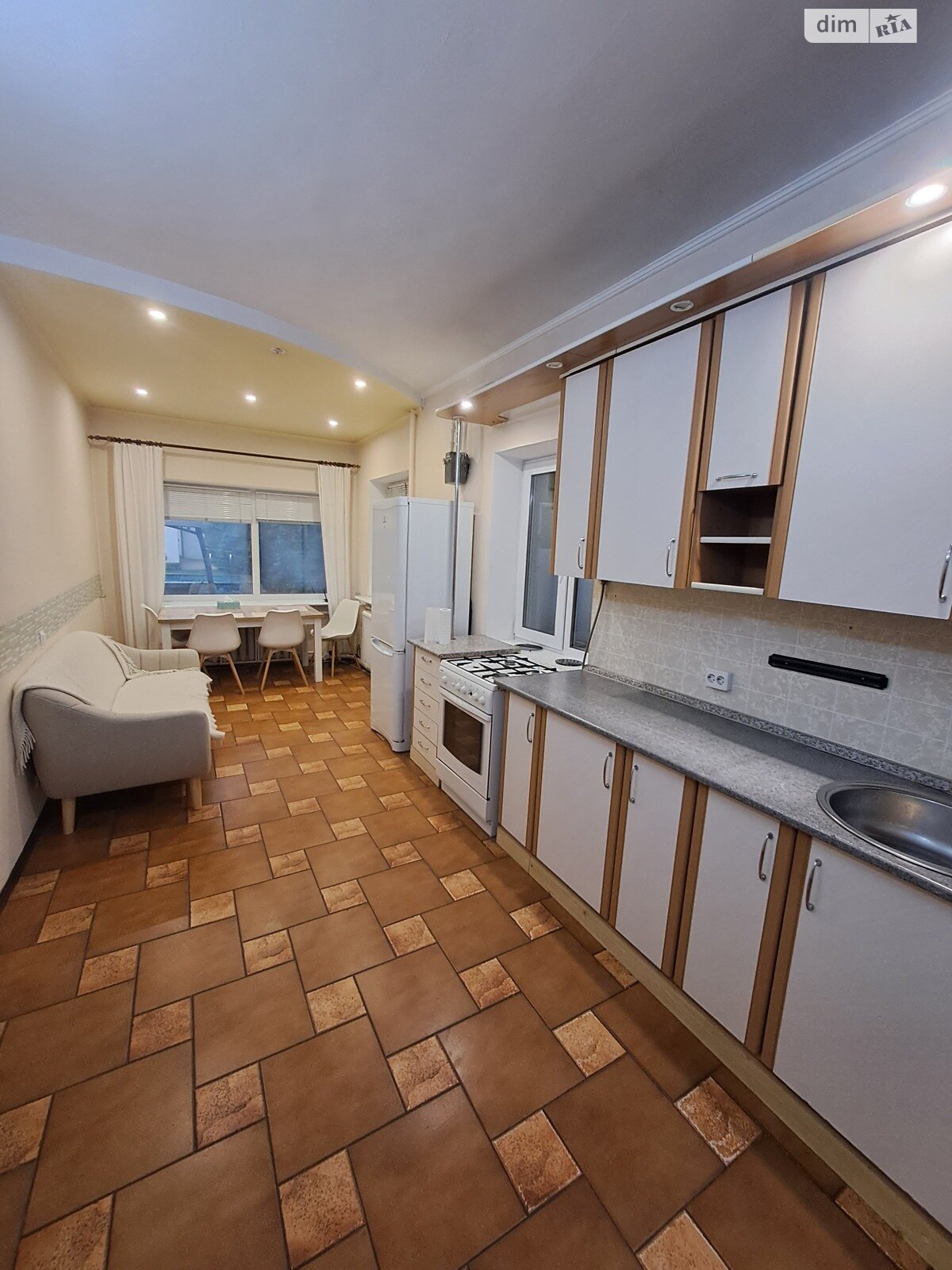 двухэтажный дом с балконом, 110 кв. м, кирпич. Сдается помесячно в Киеве, в районе Ширма фото 1 двухэтажный дом с балконом, 110 кв. м, кирпич. Сдается помесячно в Киеве, в районе Ширма фото 1