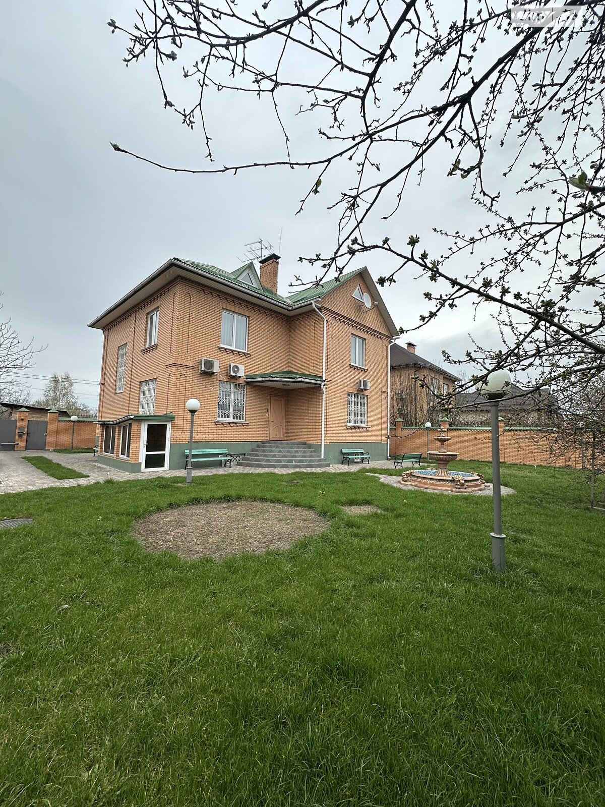 двоповерховий будинок з гаражем, 400 кв. м, цегла. Здається помісячно в Києві, в районі Солом’янський фото 1 двопроверховий будинок з гаражем, 400 кв. м, цегла. Здається помісячно в Києві, в районі Солом’янський фото 1