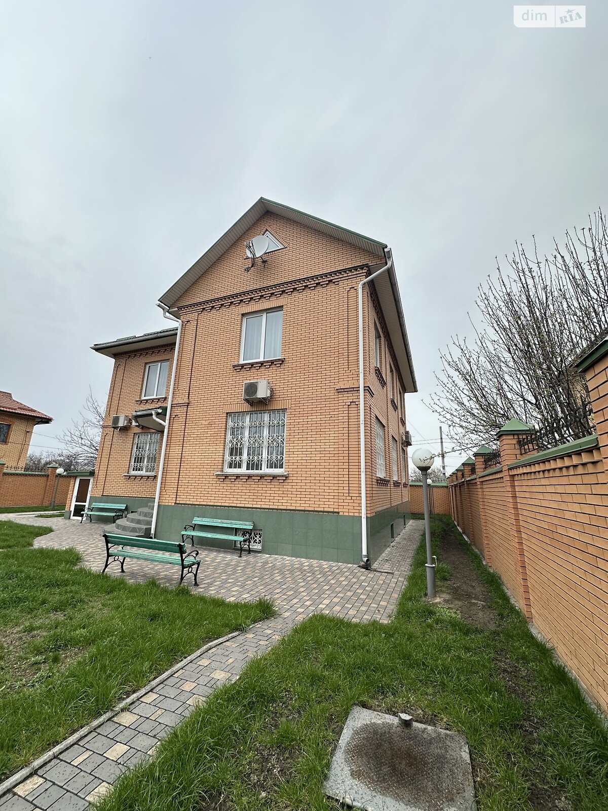 двоповерховий будинок з гаражем, 400 кв. м, цегла. Здається помісячно в Києві, в районі Солом’янський фото 1 двопроверховий будинок з гаражем, 400 кв. м, цегла. Здається помісячно в Києві, в районі Солом’янський фото 1