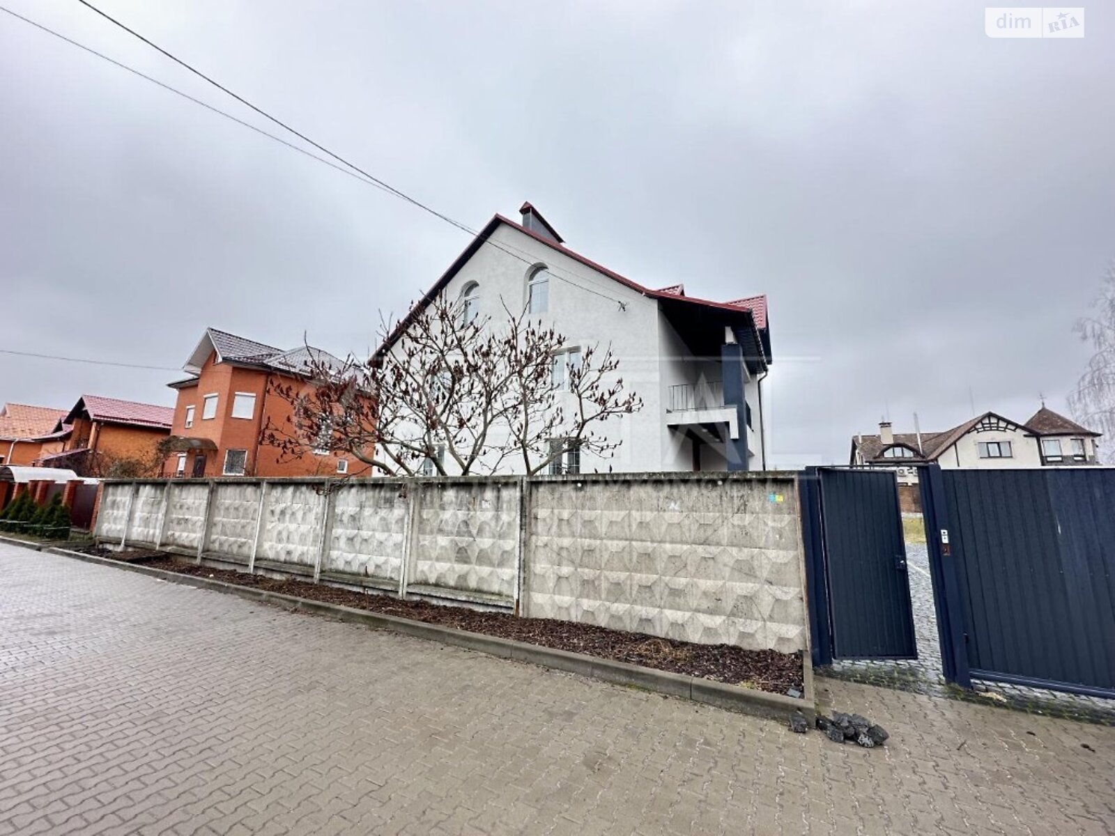 трехэтажный дом с ремонтом, 450 кв. м, кирпич. Сдается помесячно в Киеве, в районе Соломенский фото 1