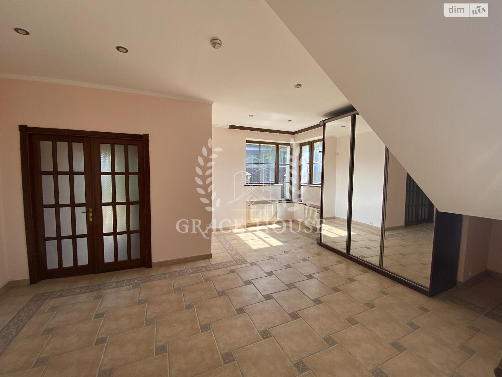 трехэтажный дом с гаражом, 400 кв. м, кирпич. Сдается помесячно в Киеве, в районе Совки фото 1