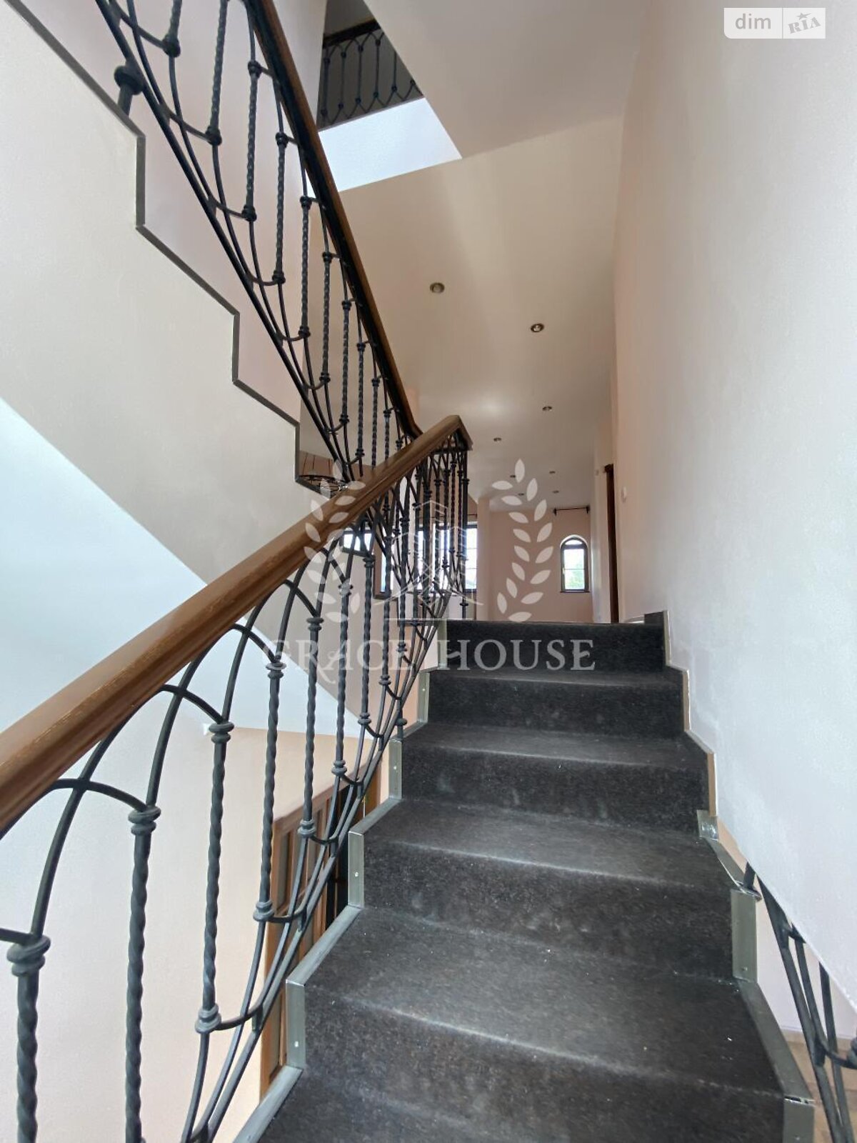 трехэтажный дом с гаражом, 400 кв. м, кирпич. Сдается помесячно в Киеве, в районе Совки фото 1