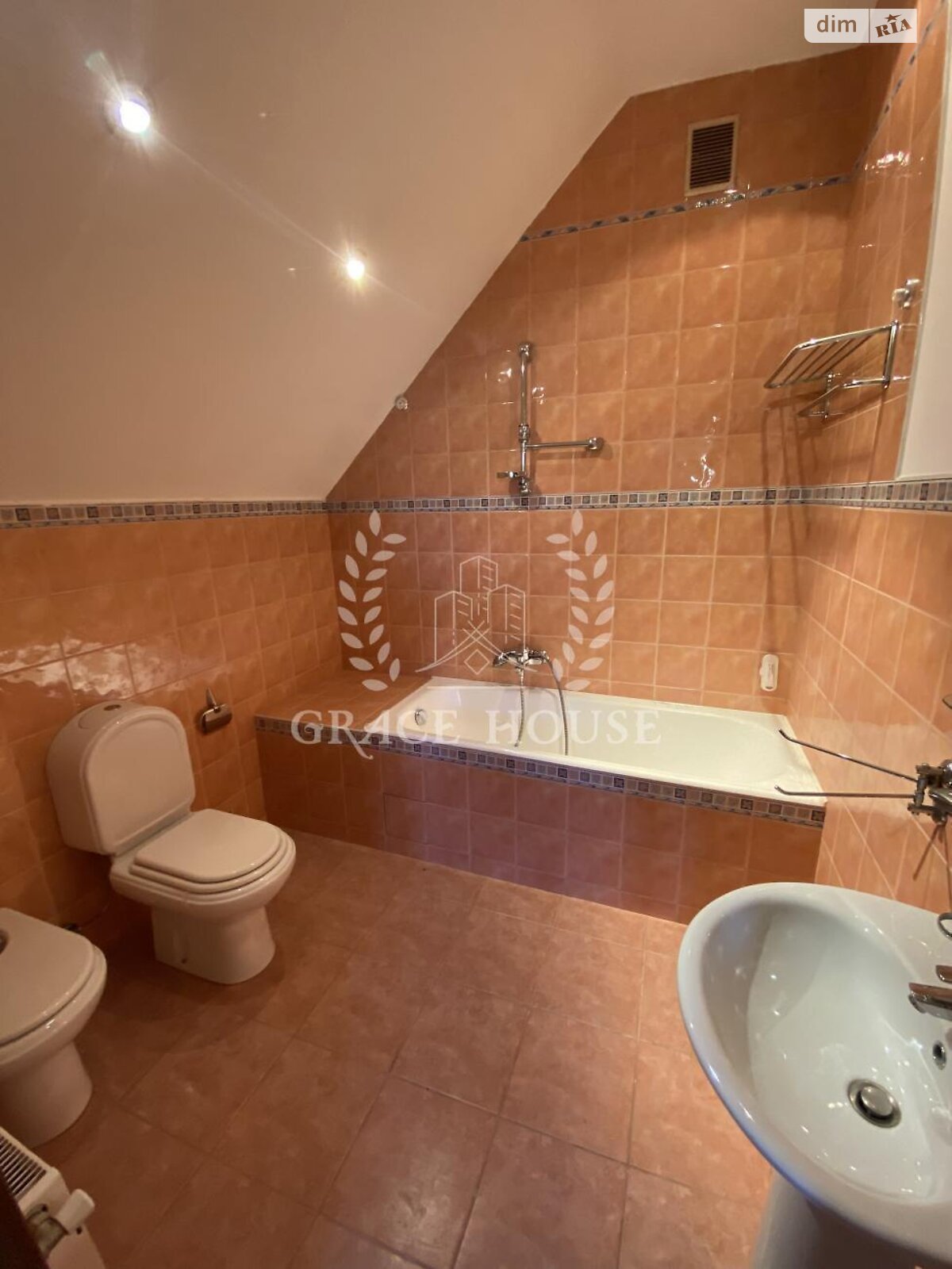 трехэтажный дом с гаражом, 400 кв. м, кирпич. Сдается помесячно в Киеве, в районе Совки фото 1