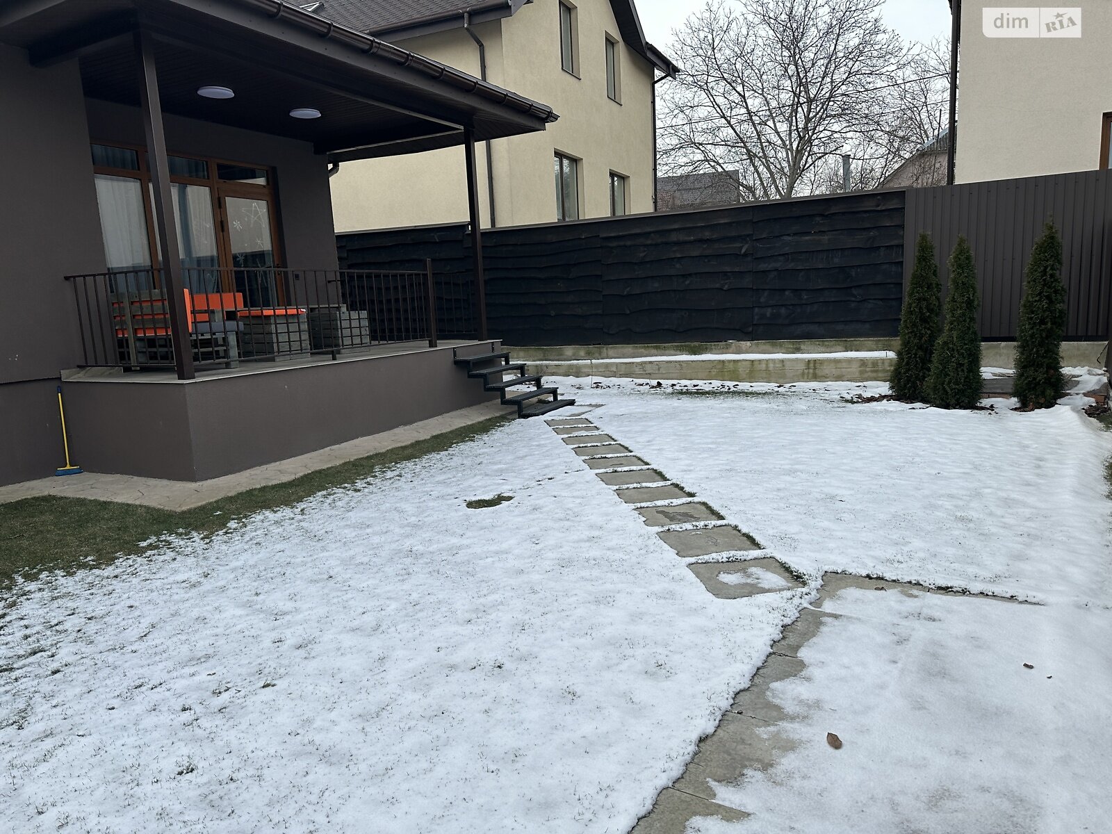 одноэтажный дом с верандой, 160 кв. м, кирпич силикатный. Сдается помесячно в Киеве, в районе Совки фото 1