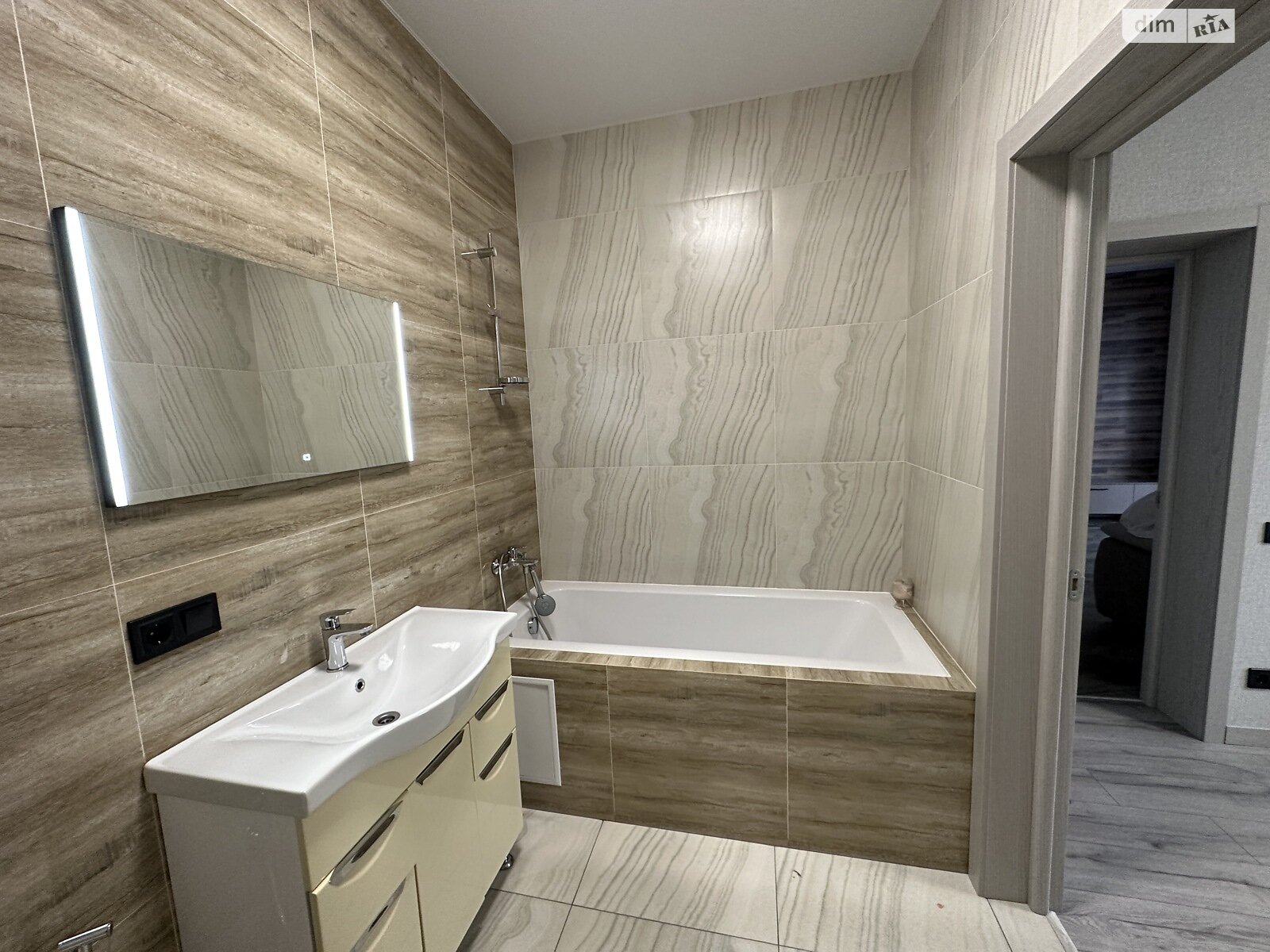 одноэтажный дом с верандой, 160 кв. м, кирпич силикатный. Сдается помесячно в Киеве, в районе Совки фото 1