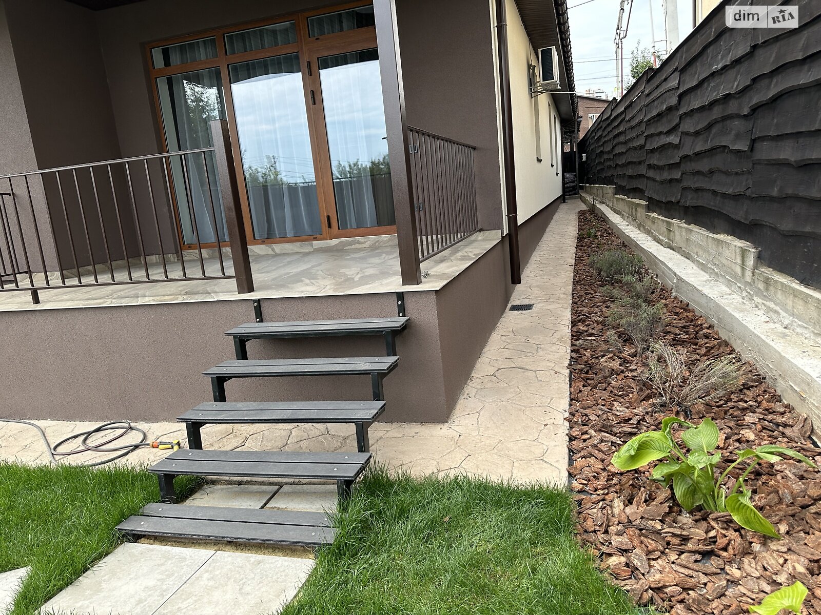 одноэтажный дом с верандой, 160 кв. м, кирпич силикатный. Сдается помесячно в Киеве, в районе Совки фото 1