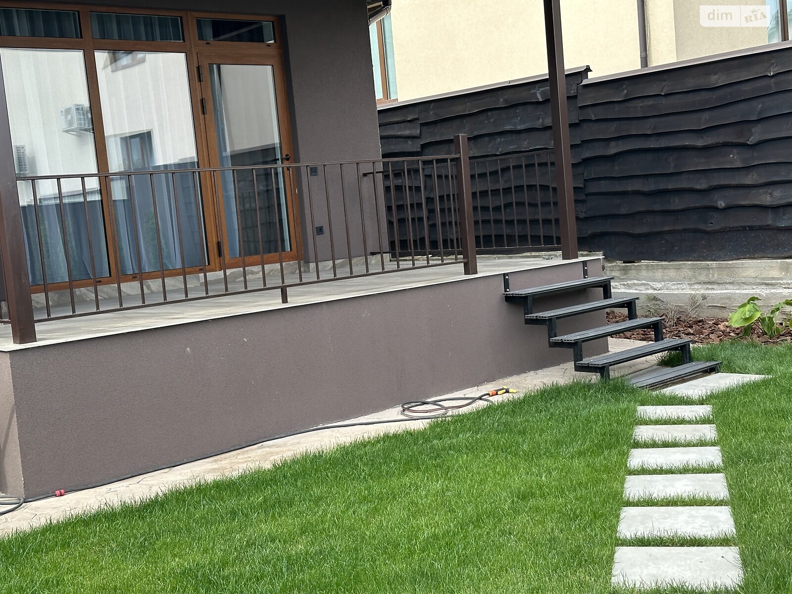 одноэтажный дом с верандой, 160 кв. м, кирпич силикатный. Сдается помесячно в Киеве, в районе Совки фото 1