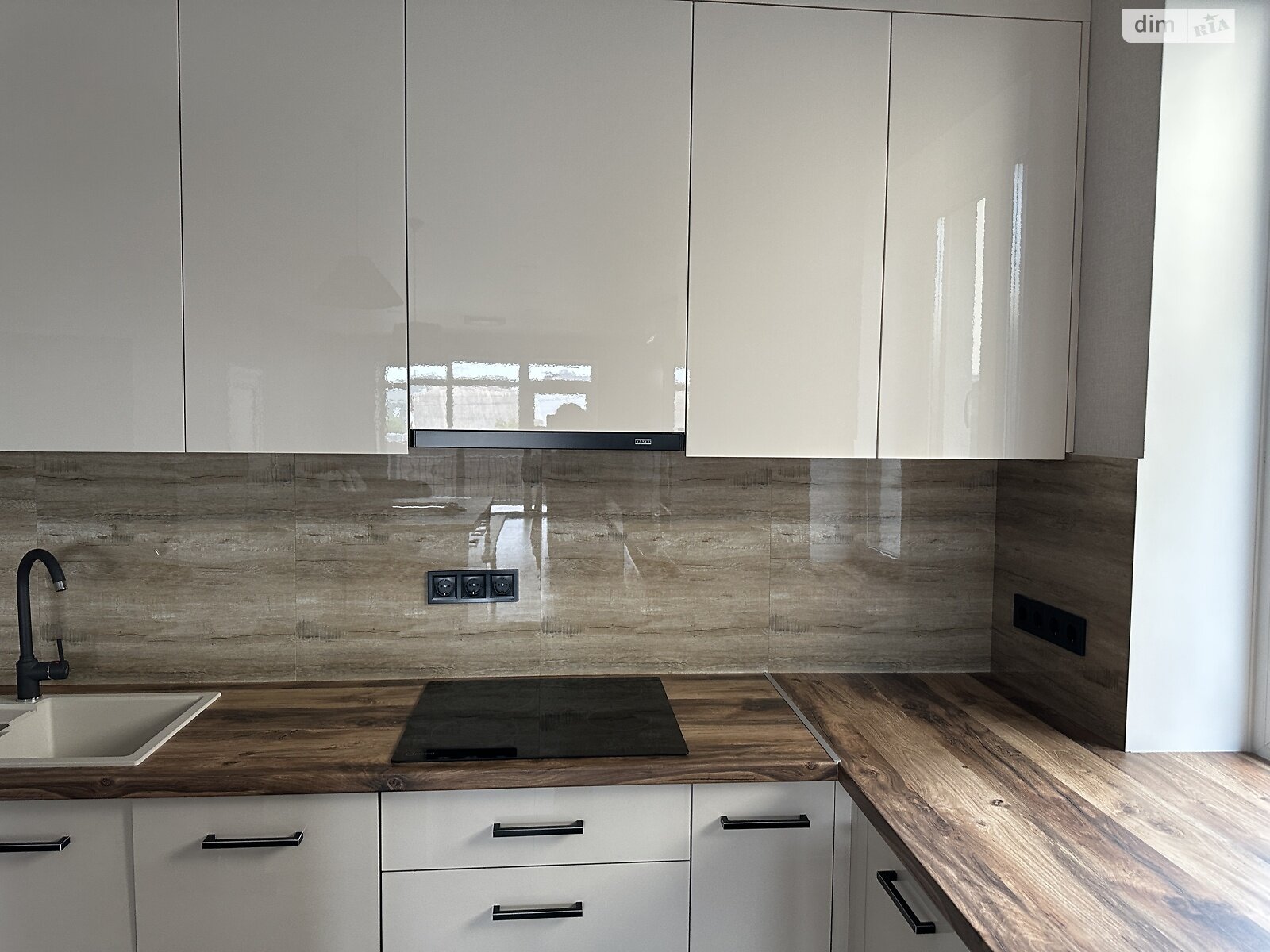 одноэтажный дом с верандой, 160 кв. м, кирпич силикатный. Сдается помесячно в Киеве, в районе Совки фото 1