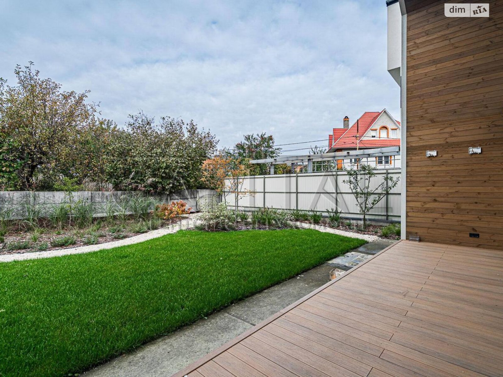 двухэтажный дом с верандой, 272 кв. м, кирпич. Сдается помесячно в Киеве фото 1 двухэтажный дом с верандой, 272 кв. м, кирпич. Сдается помесячно в Киеве фото 1