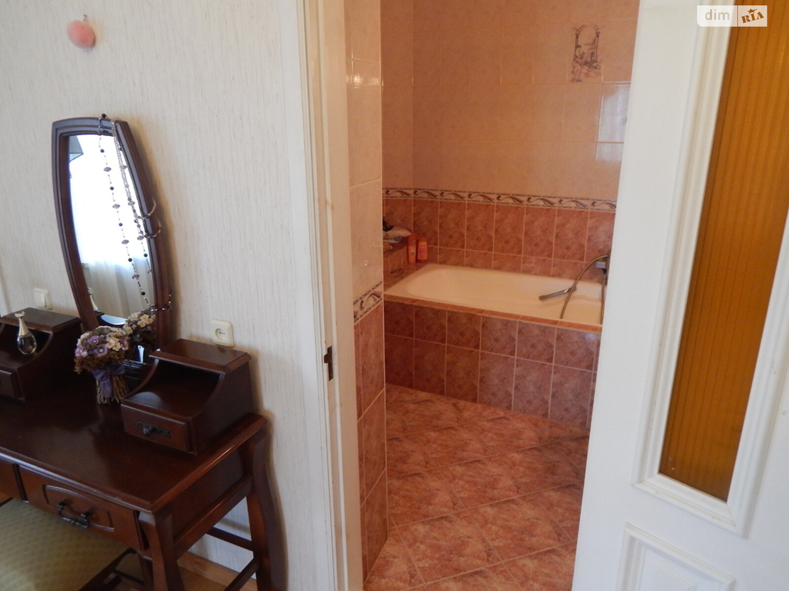 трехэтажный дом, 620 кв. м, кирпич. Сдается помесячно в Киеве, в районе Святошинский фото 1 трехэтажный дом, 620 кв. м, кирпич. Сдается помесячно в Киеве, в районе Святошинский фото 1