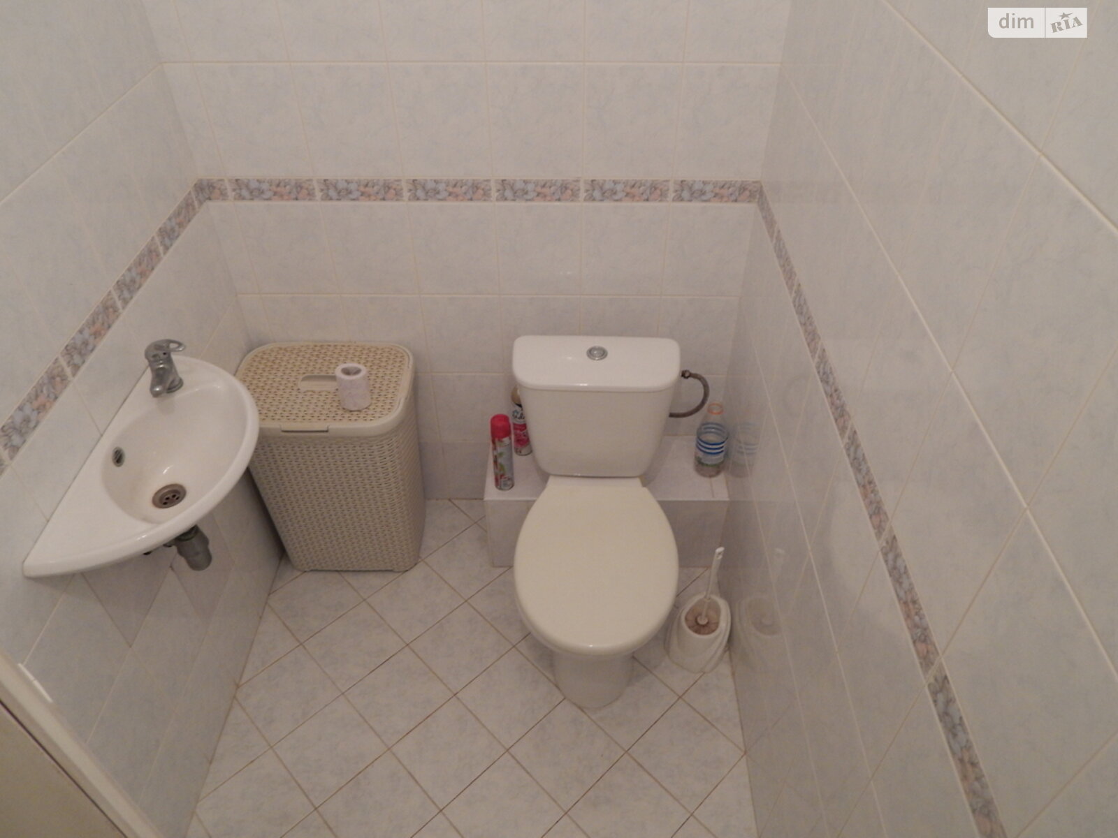 трехэтажный дом, 620 кв. м, кирпич. Сдается помесячно в Киеве, в районе Святошинский фото 1 трехэтажный дом, 620 кв. м, кирпич. Сдается помесячно в Киеве, в районе Святошинский фото 1