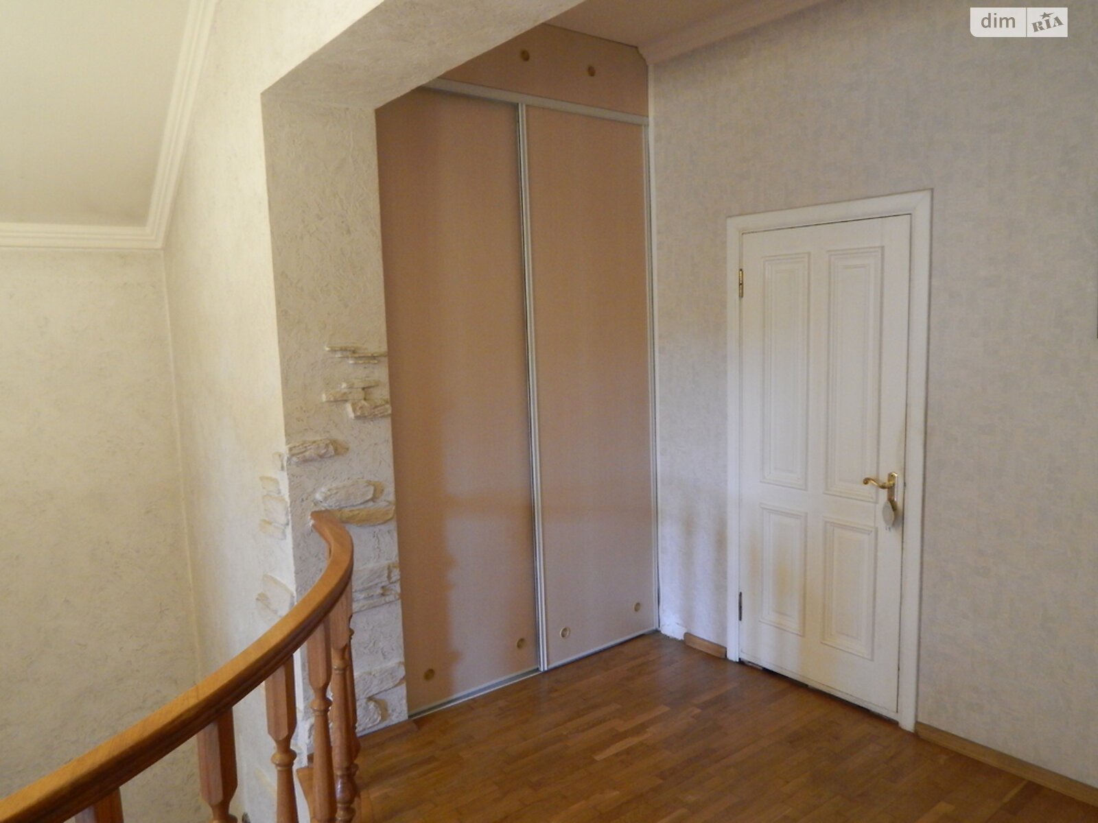 трехэтажный дом, 620 кв. м, кирпич. Сдается помесячно в Киеве, в районе Святошинский фото 1 трехэтажный дом, 620 кв. м, кирпич. Сдается помесячно в Киеве, в районе Святошинский фото 1