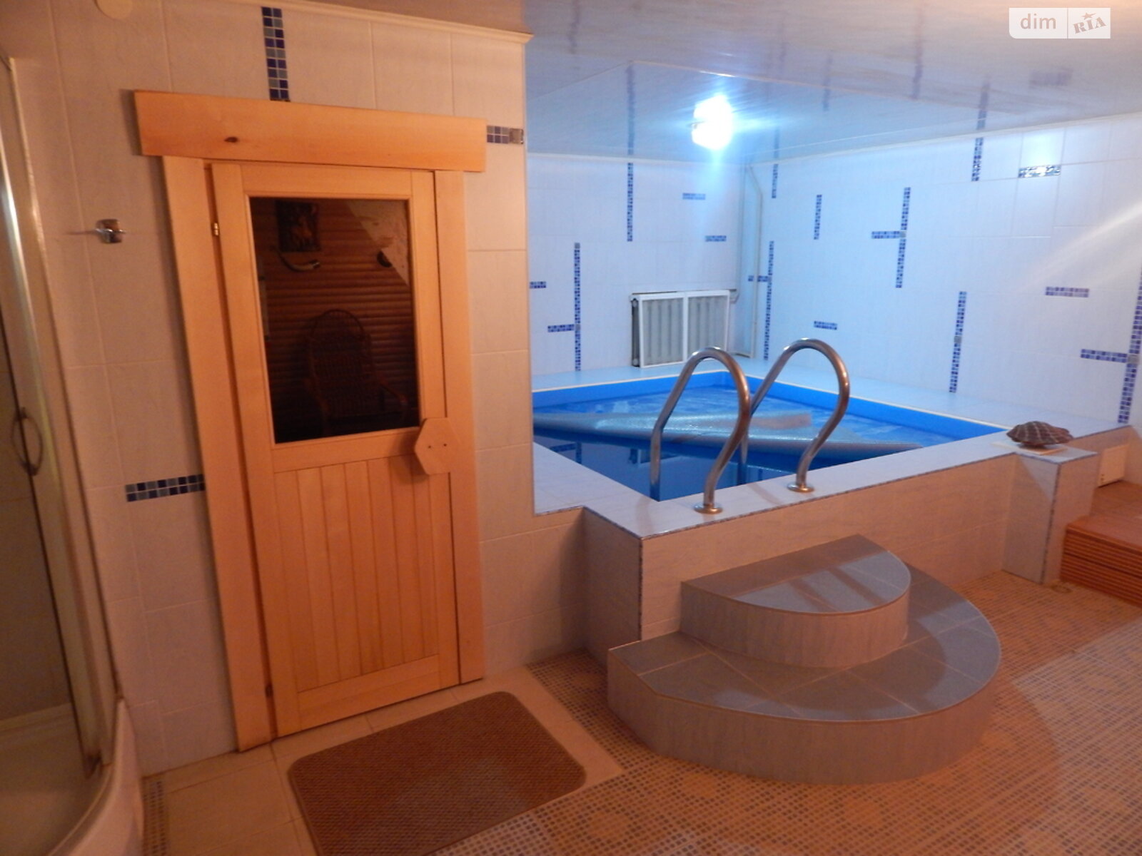 трехэтажный дом, 620 кв. м, кирпич. Сдается помесячно в Киеве, в районе Святошинский фото 1 трехэтажный дом, 620 кв. м, кирпич. Сдается помесячно в Киеве, в районе Святошинский фото 1