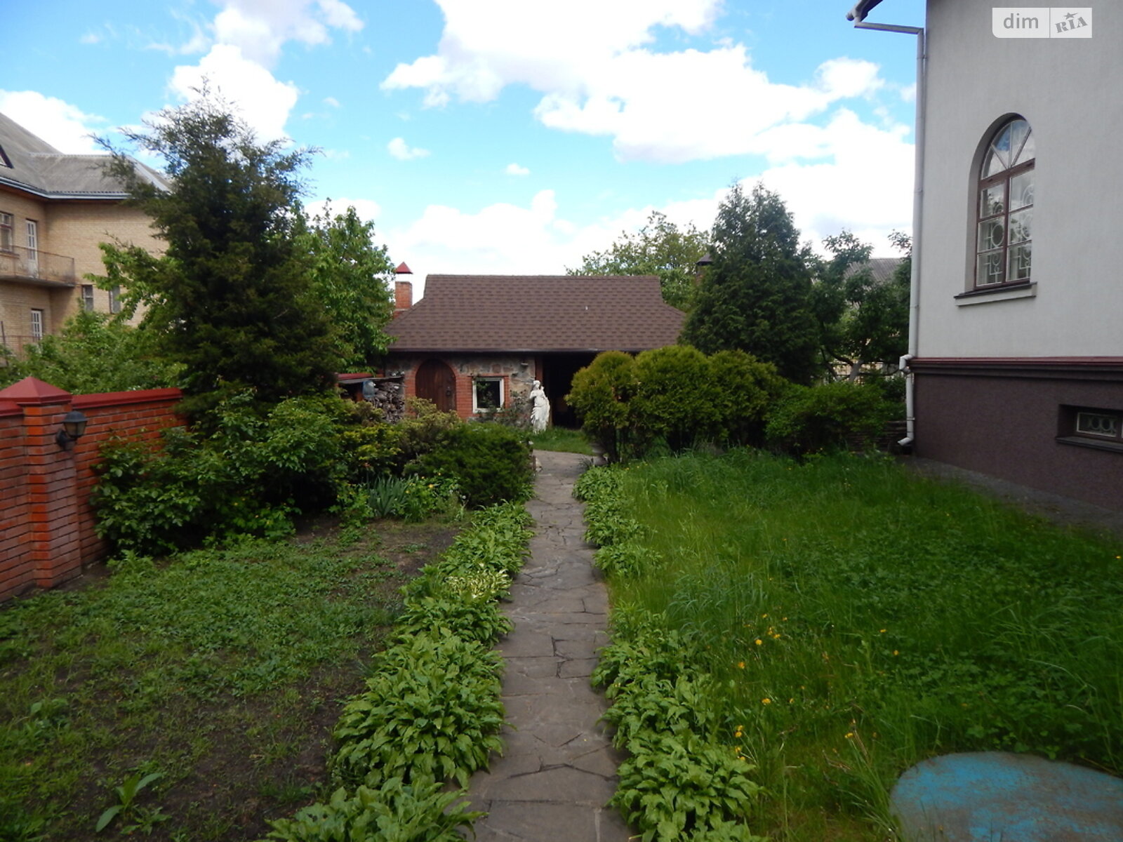 трехэтажный дом, 620 кв. м, кирпич. Сдается помесячно в Киеве, в районе Святошинский фото 1 трехэтажный дом, 620 кв. м, кирпич. Сдается помесячно в Киеве, в районе Святошинский фото 1