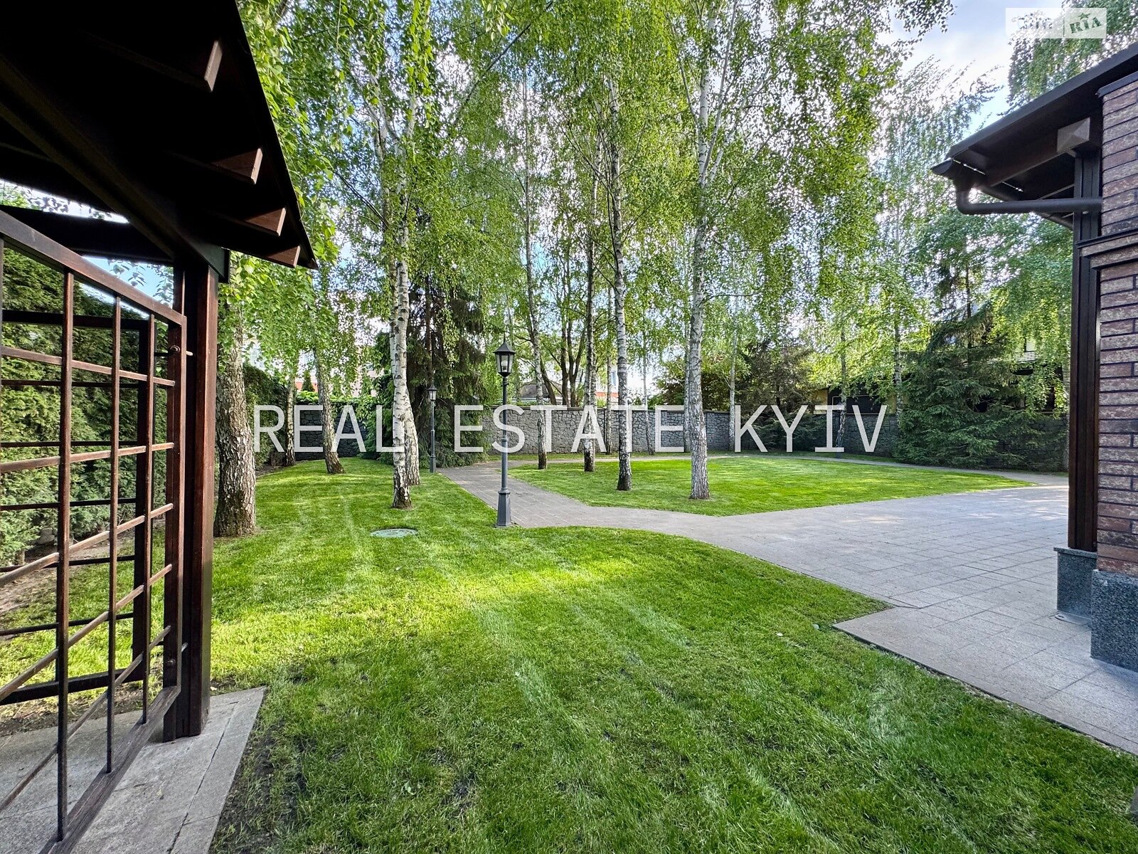 двоповерховий будинок з гаражем, 295 кв. м, цегла. Здається помісячно в Києві, в районі Віта-Литовська фото 1 двопроверховий будинок з гаражем, 295 кв. м, цегла. Здається помісячно в Києві, в районі Віта-Литовська фото 1