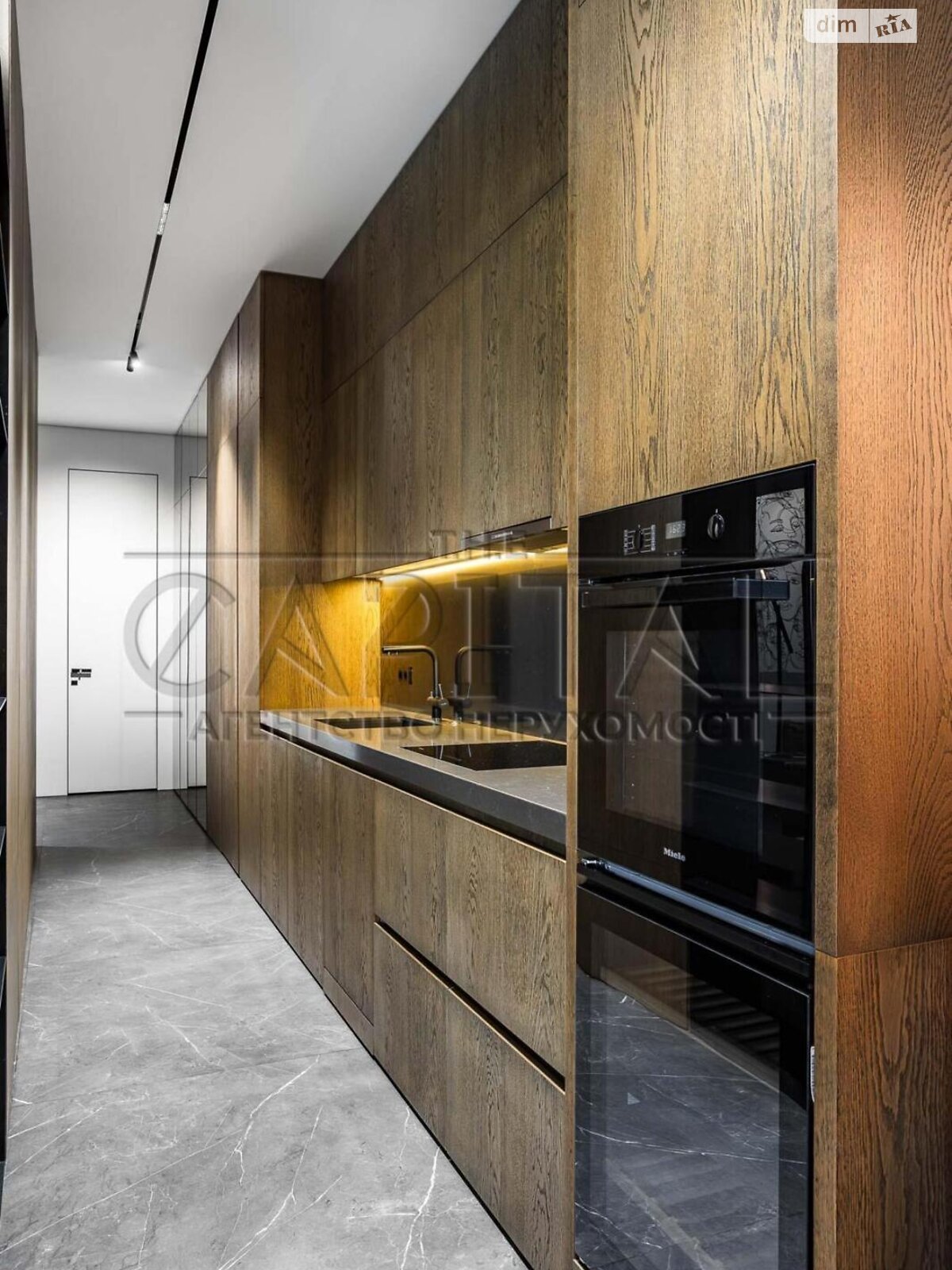 трехэтажный дом с верандой, 280 кв. м, кирпич. Сдается помесячно в Киеве, в районе Вита-Литовская фото 1