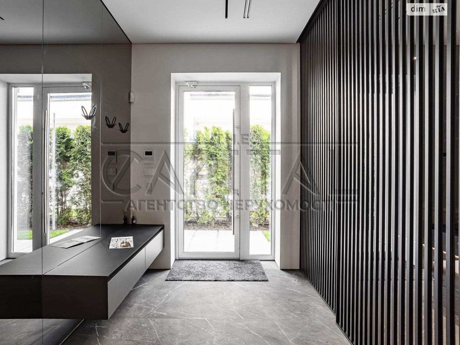 трехэтажный дом с верандой, 280 кв. м, кирпич. Сдается помесячно в Киеве, в районе Вита-Литовская фото 1