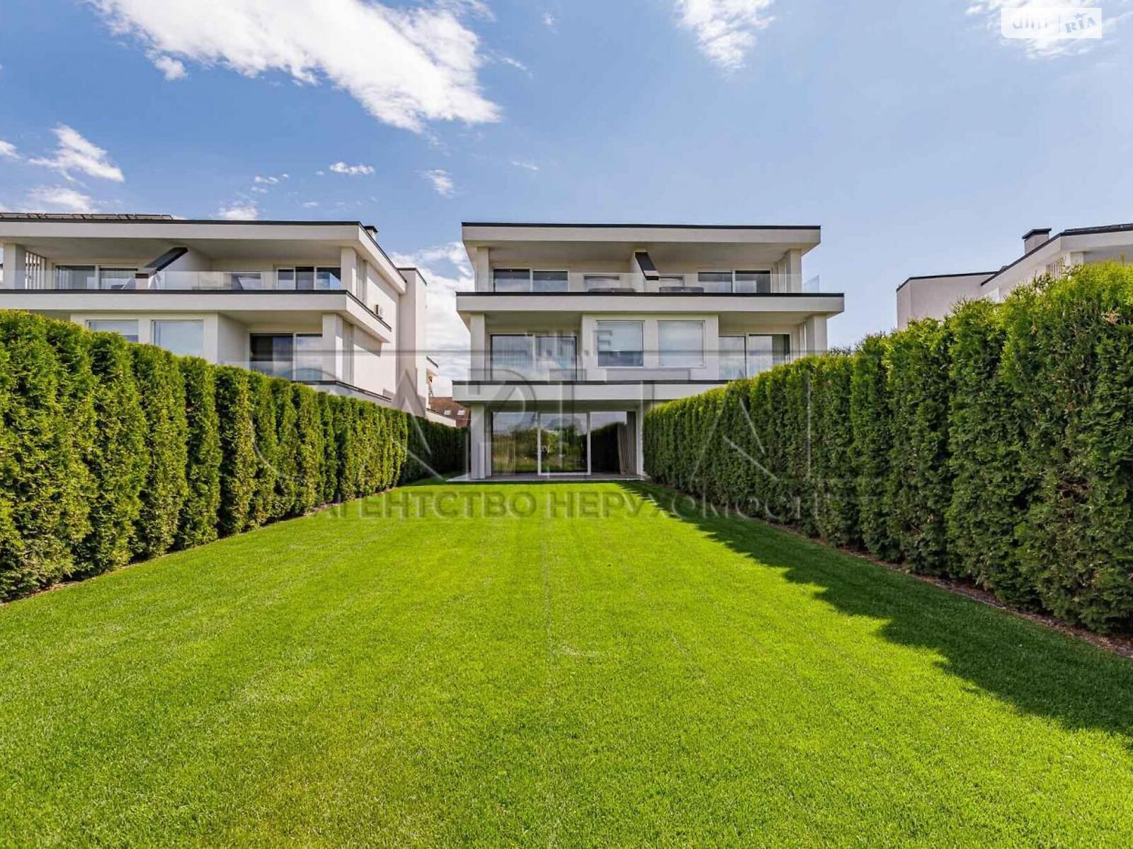 трехэтажный дом с верандой, 280 кв. м, кирпич. Сдается помесячно в Киеве, в районе Вита-Литовская фото 1