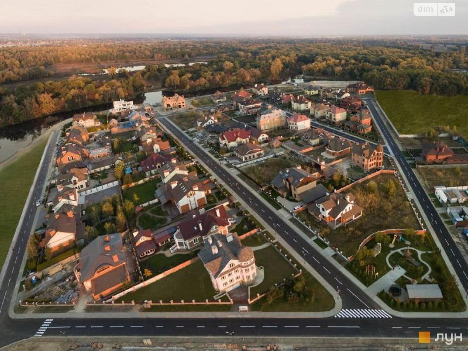 трехэтажный дом с верандой, 280 кв. м, кирпич. Сдается помесячно в Киеве, в районе Вита-Литовская фото 1