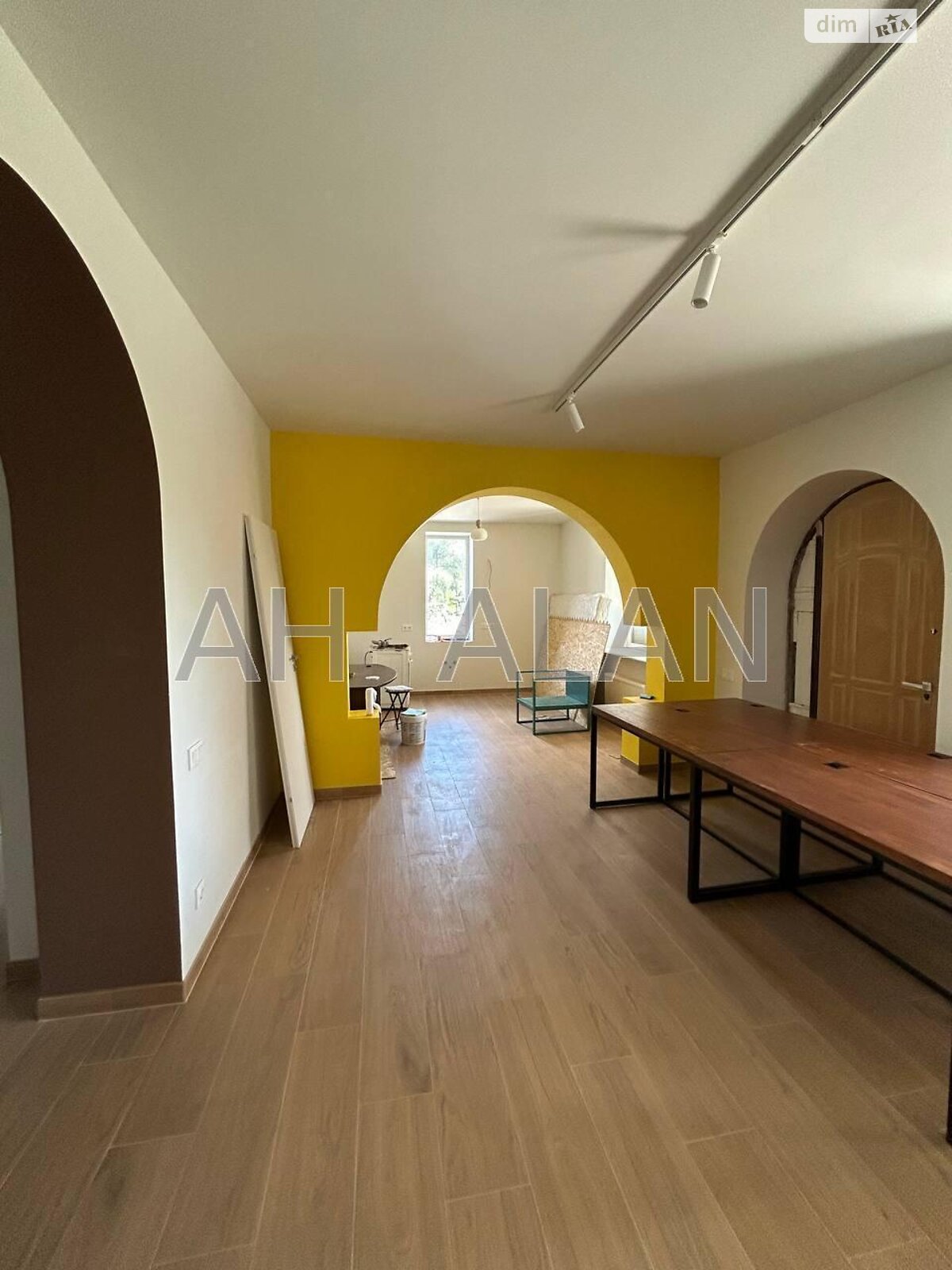 трипроверховий будинок з ремонтом, 753.5 кв. м, цегла. Здається помісячно в Києві, в районі Віта-Литовська фото 1