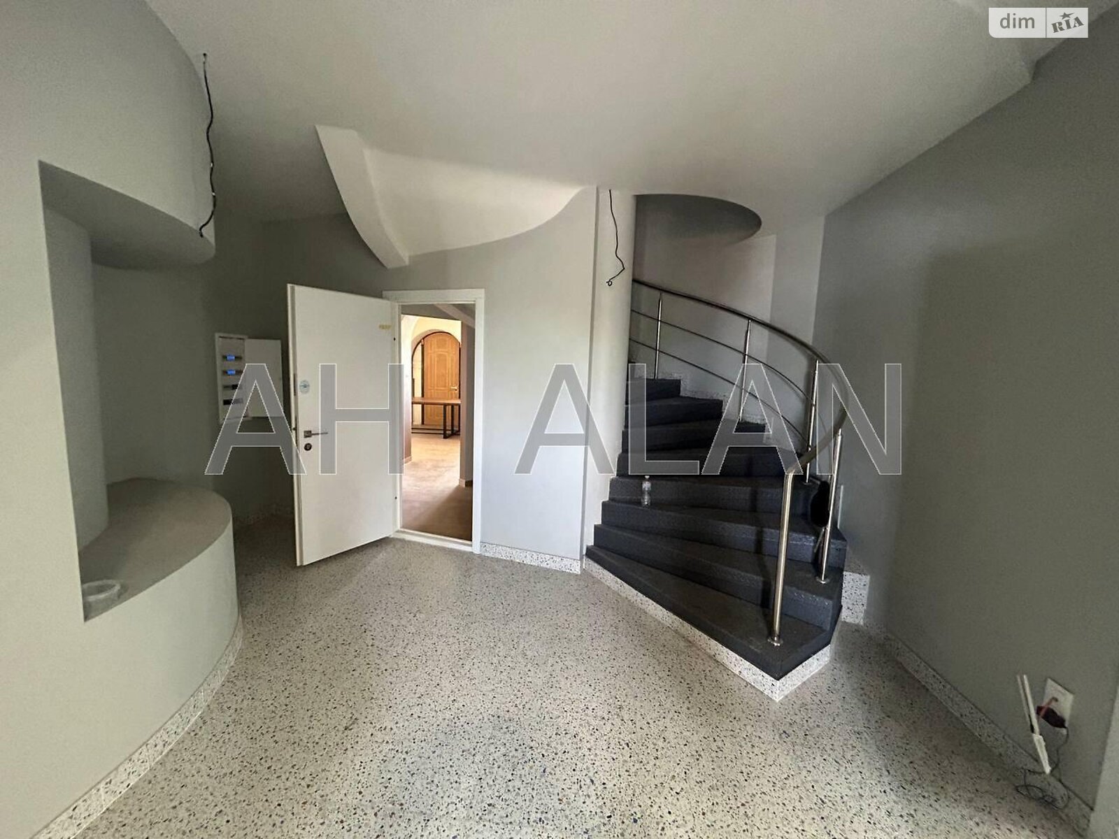 трипроверховий будинок з ремонтом, 753.5 кв. м, цегла. Здається помісячно в Києві, в районі Віта-Литовська фото 1