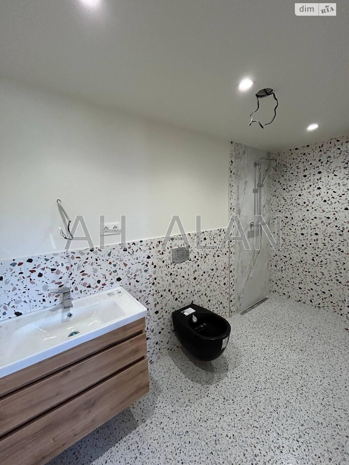 трипроверховий будинок з ремонтом, 753.5 кв. м, цегла. Здається помісячно в Києві, в районі Віта-Литовська фото 1