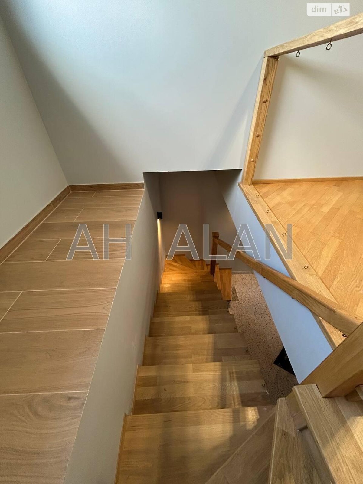 трипроверховий будинок з ремонтом, 753.5 кв. м, цегла. Здається помісячно в Києві, в районі Віта-Литовська фото 1