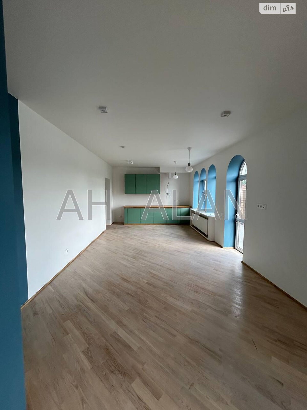 трипроверховий будинок з ремонтом, 753.5 кв. м, цегла. Здається помісячно в Києві, в районі Віта-Литовська фото 1