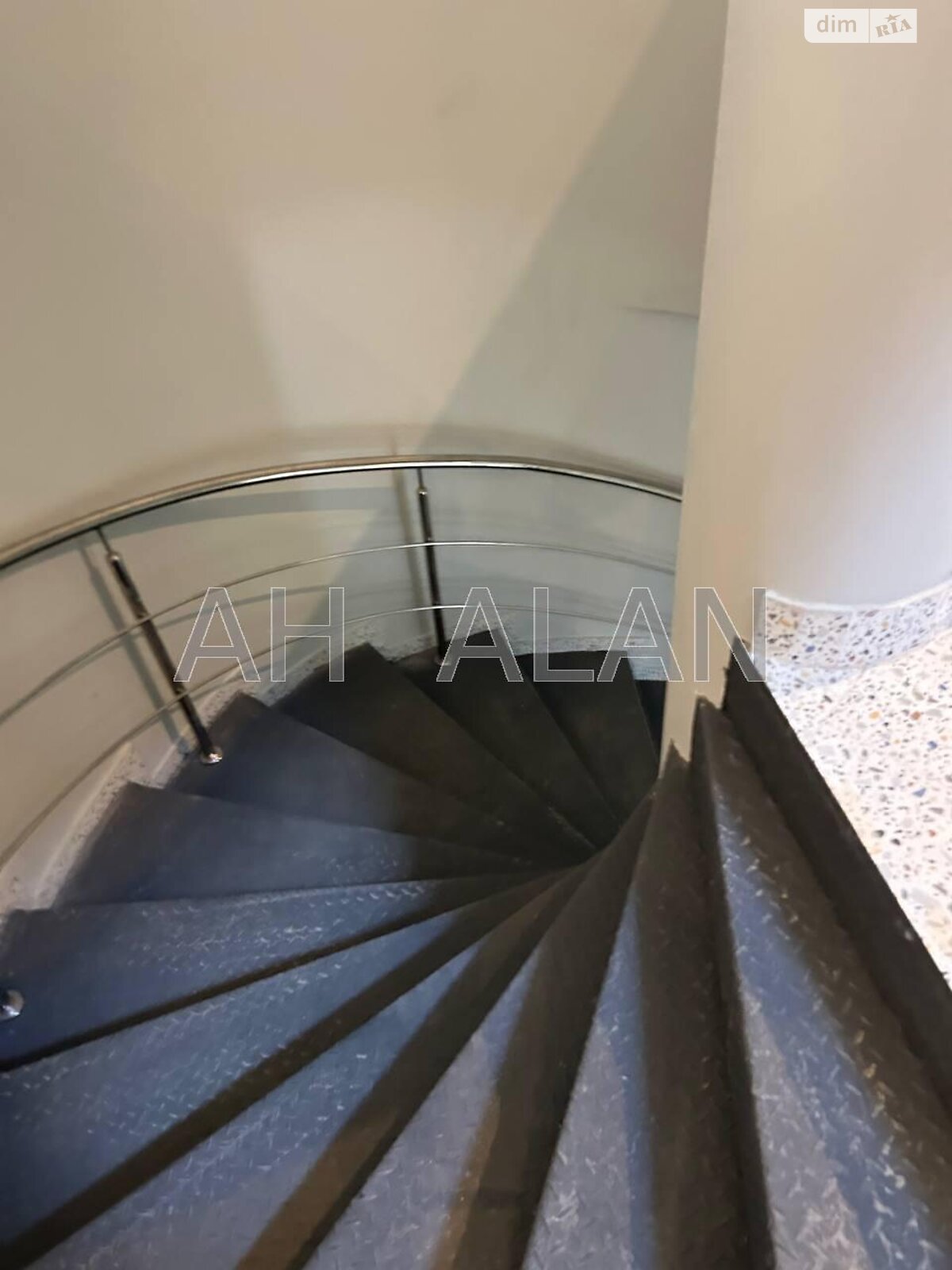 трипроверховий будинок з ремонтом, 753.5 кв. м, цегла. Здається помісячно в Києві, в районі Віта-Литовська фото 1