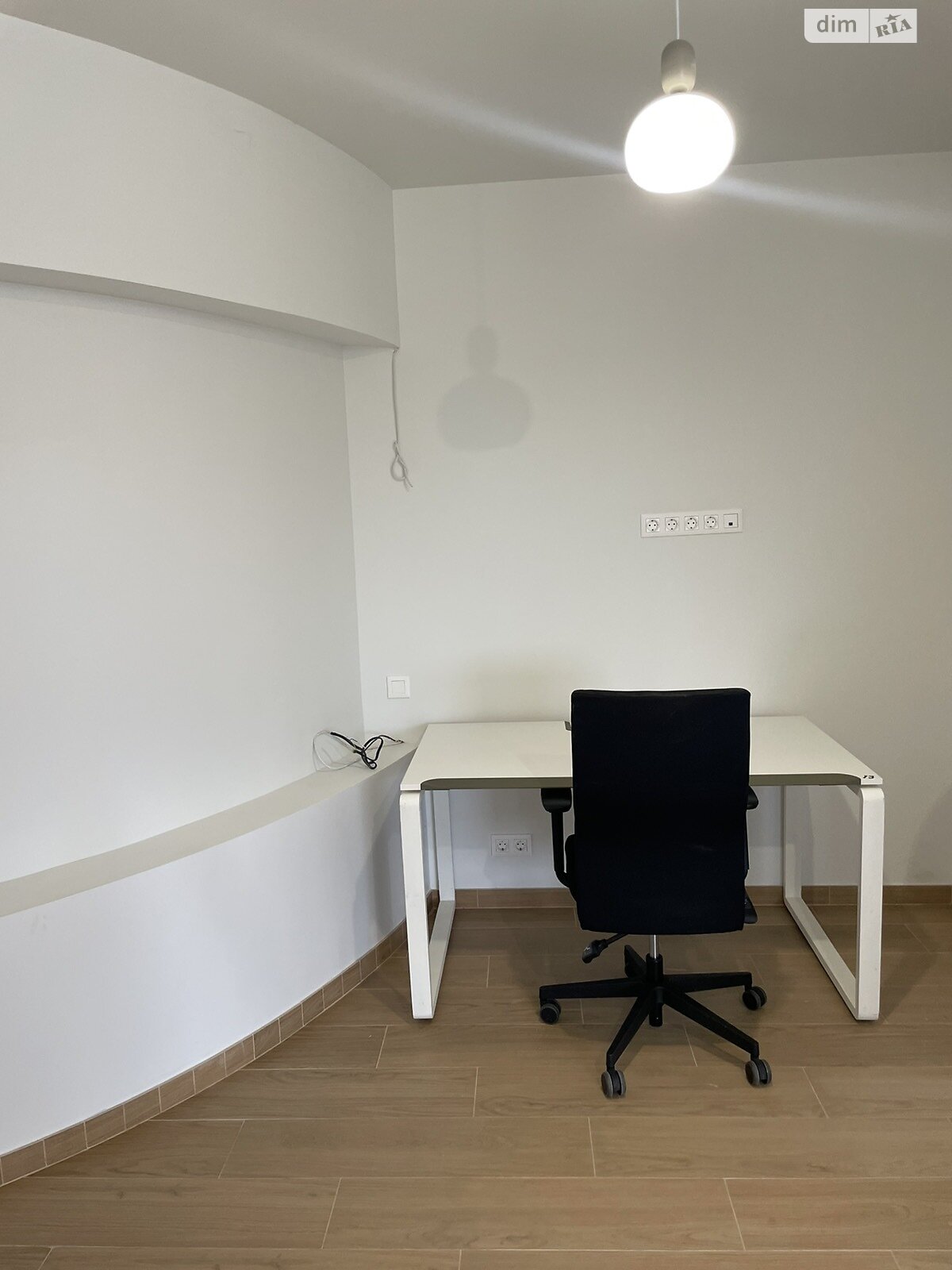 трипроверховий будинок з ремонтом, 753.5 кв. м, цегла. Здається помісячно в Києві, в районі Віта-Литовська фото 1