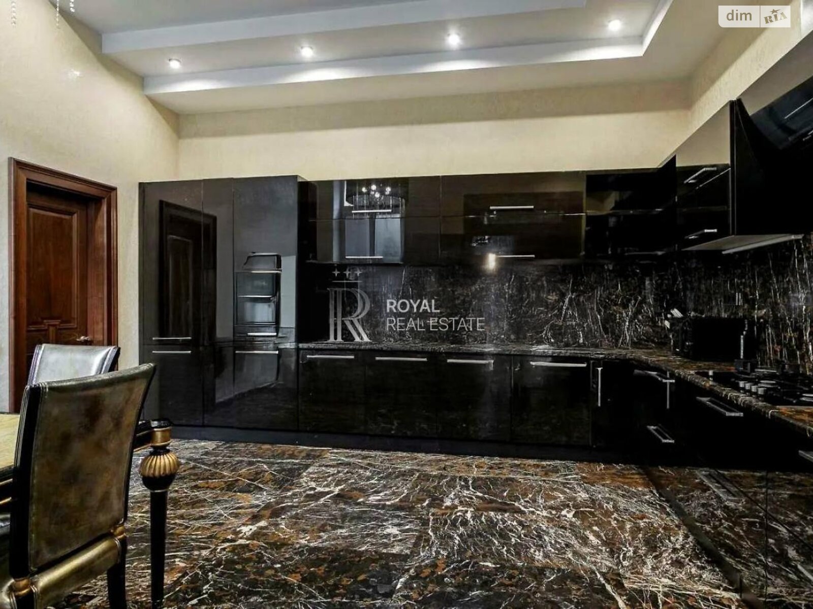 трехэтажный дом с верандой, 1000 кв. м, кирпич. Сдается помесячно в Киеве, в районе Зверинец фото 1