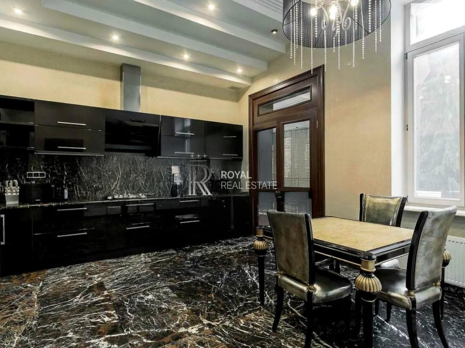 трехэтажный дом с верандой, 1000 кв. м, кирпич. Сдается помесячно в Киеве, в районе Зверинец фото 1