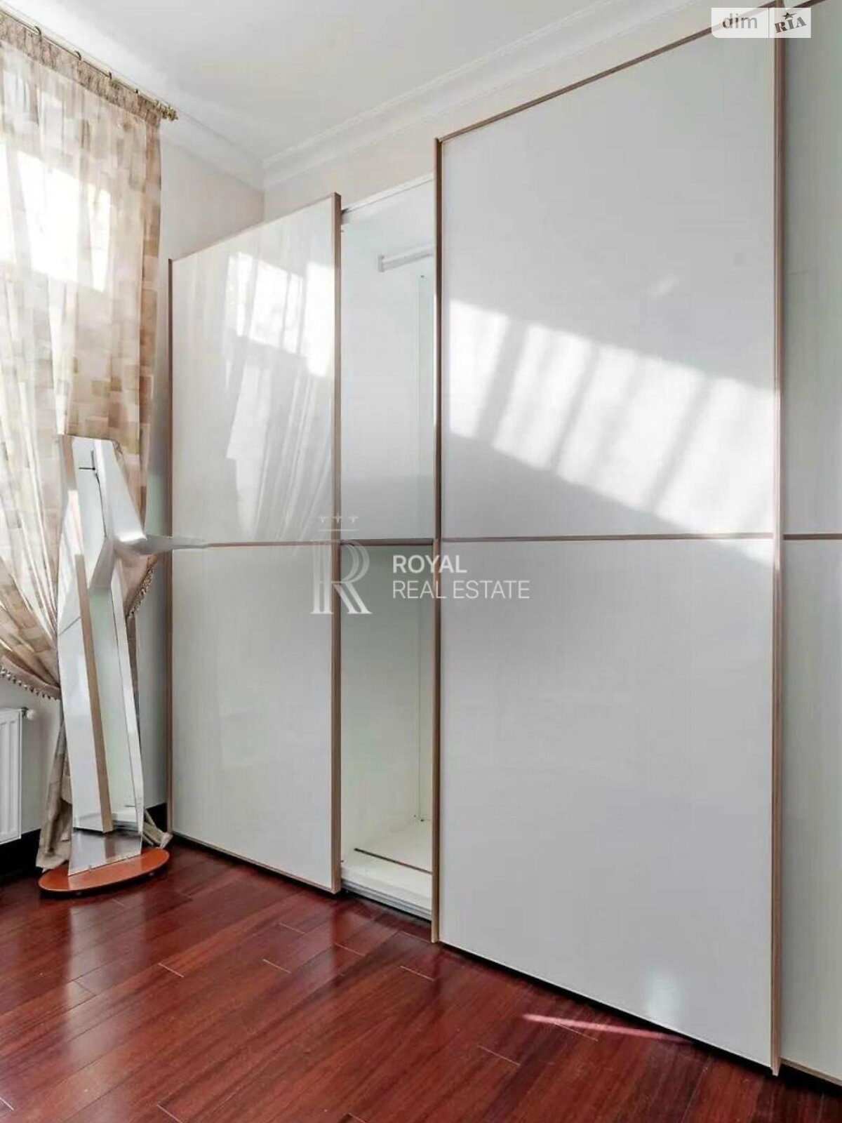 трехэтажный дом с верандой, 1000 кв. м, кирпич. Сдается помесячно в Киеве, в районе Зверинец фото 1