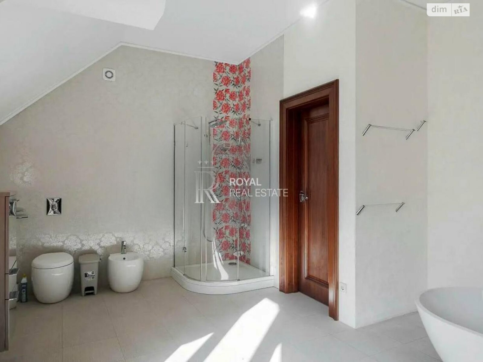 трехэтажный дом с верандой, 1000 кв. м, кирпич. Сдается помесячно в Киеве, в районе Зверинец фото 1