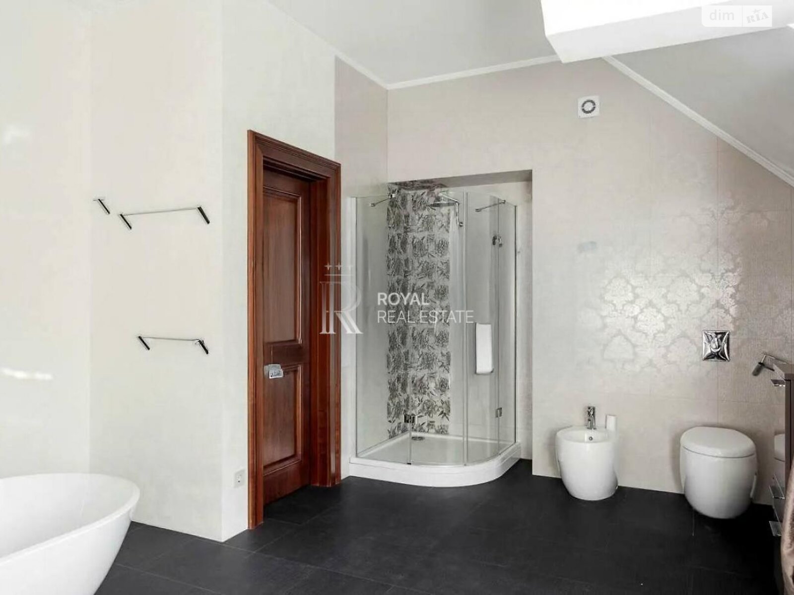 трехэтажный дом с верандой, 1000 кв. м, кирпич. Сдается помесячно в Киеве, в районе Зверинец фото 1