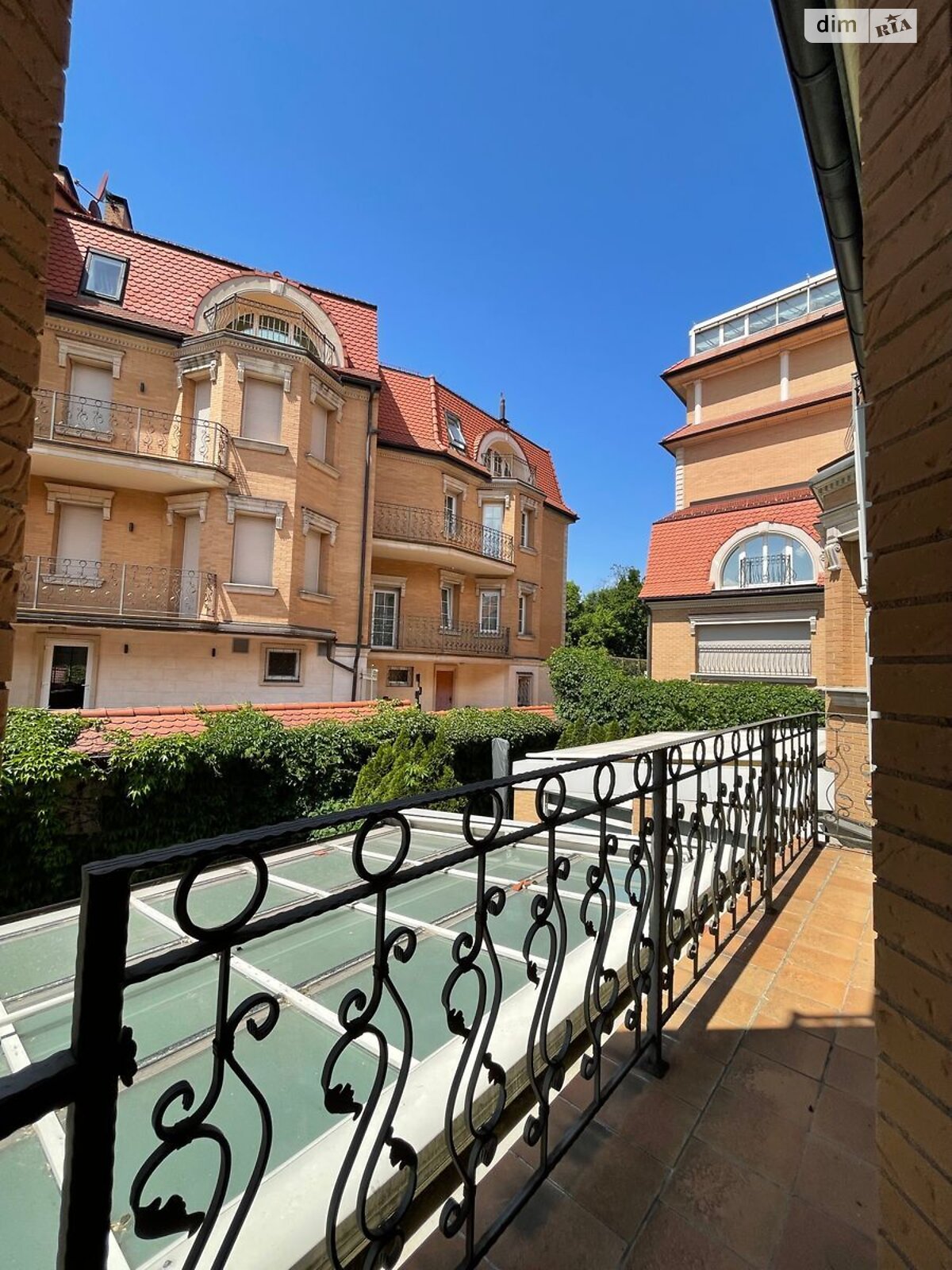 четырехэтажный дом, 435 кв. м, кирпич. Сдается помесячно в Киеве, в районе Зверинец фото 1 четырехэтажный дом, 435 кв. м, кирпич. Сдается помесячно в Киеве, в районе Зверинец фото 1