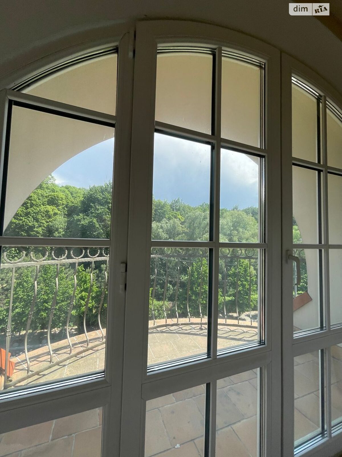 четырехэтажный дом, 435 кв. м, кирпич. Сдается помесячно в Киеве, в районе Зверинец фото 1 четырехэтажный дом, 435 кв. м, кирпич. Сдается помесячно в Киеве, в районе Зверинец фото 1