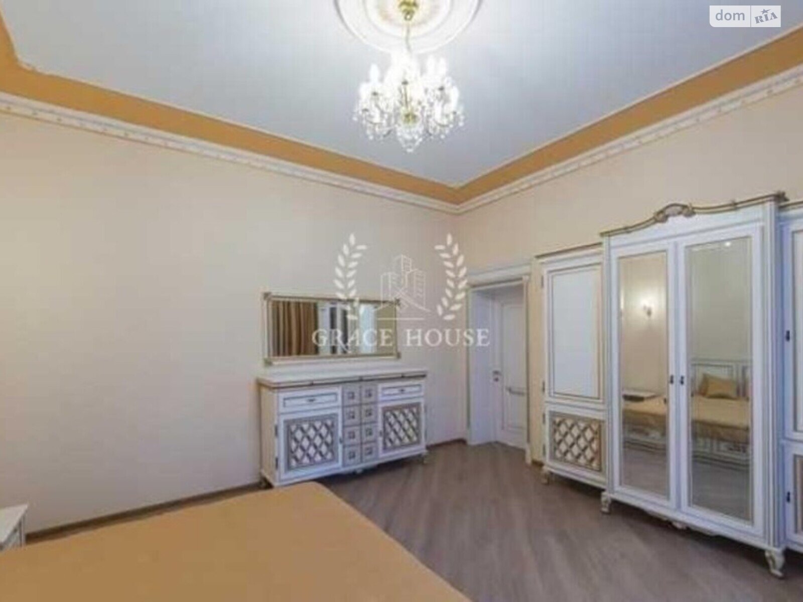 трехэтажный дом с ремонтом, 240 кв. м, кирпич. Сдается помесячно в Киеве, в районе Зверинец фото 1
