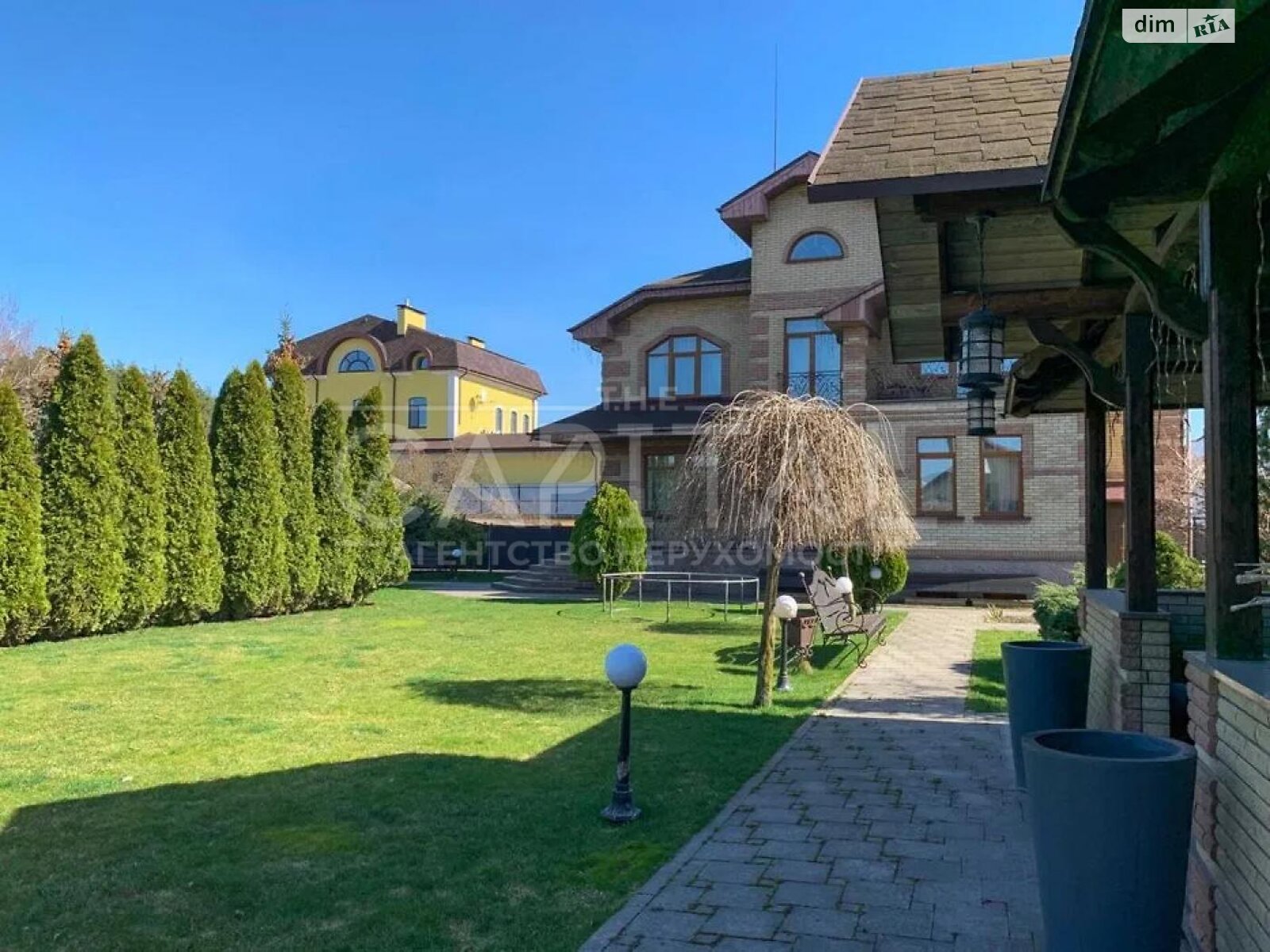 триповерховий будинок, 530 кв. м, цегла. Здається помісячно в Києві фото 1 триповерховий будинок, 530 кв. м, цегла. Здається помісячно в Києві фото 1