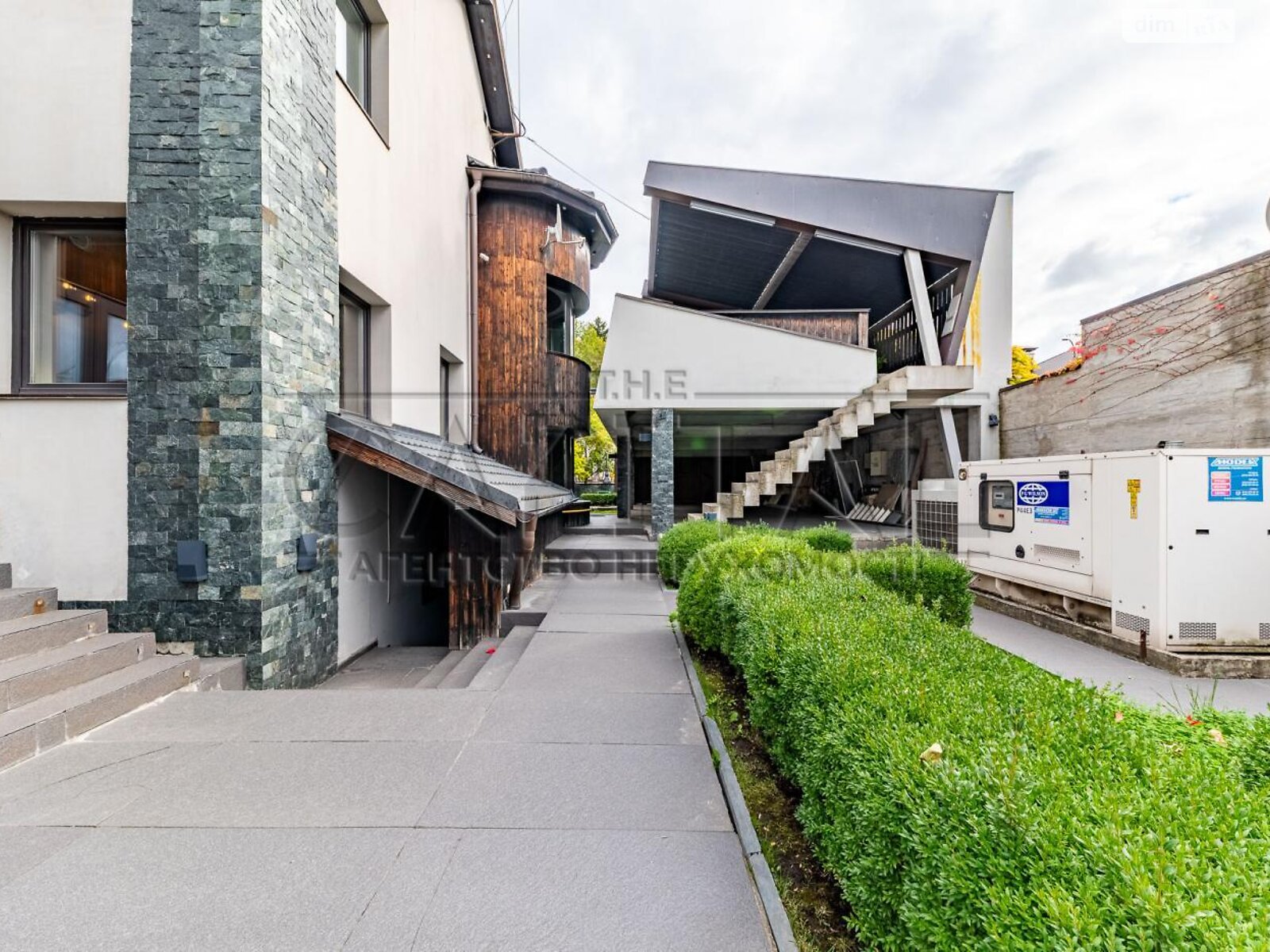 двухэтажный дом с верандой, 397 кв. м, кирпич. Сдается помесячно в Киеве фото 1