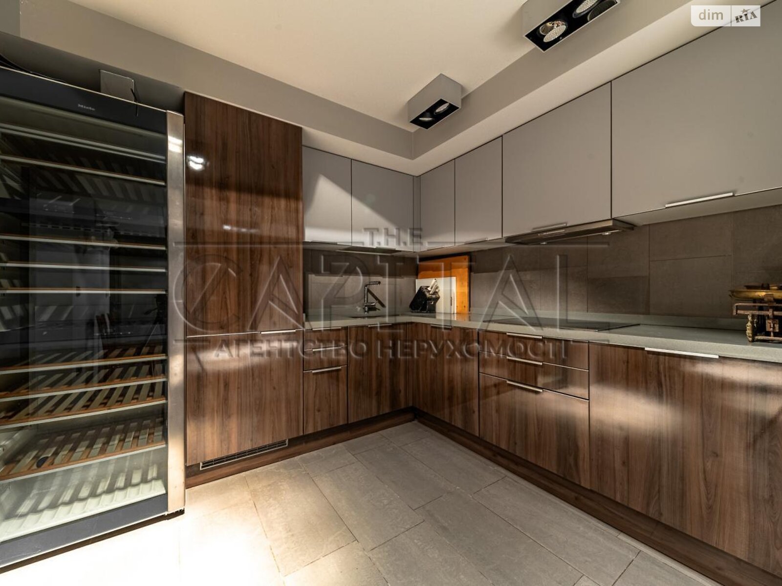 двухэтажный дом с верандой, 397 кв. м, кирпич. Сдается помесячно в Киеве фото 1