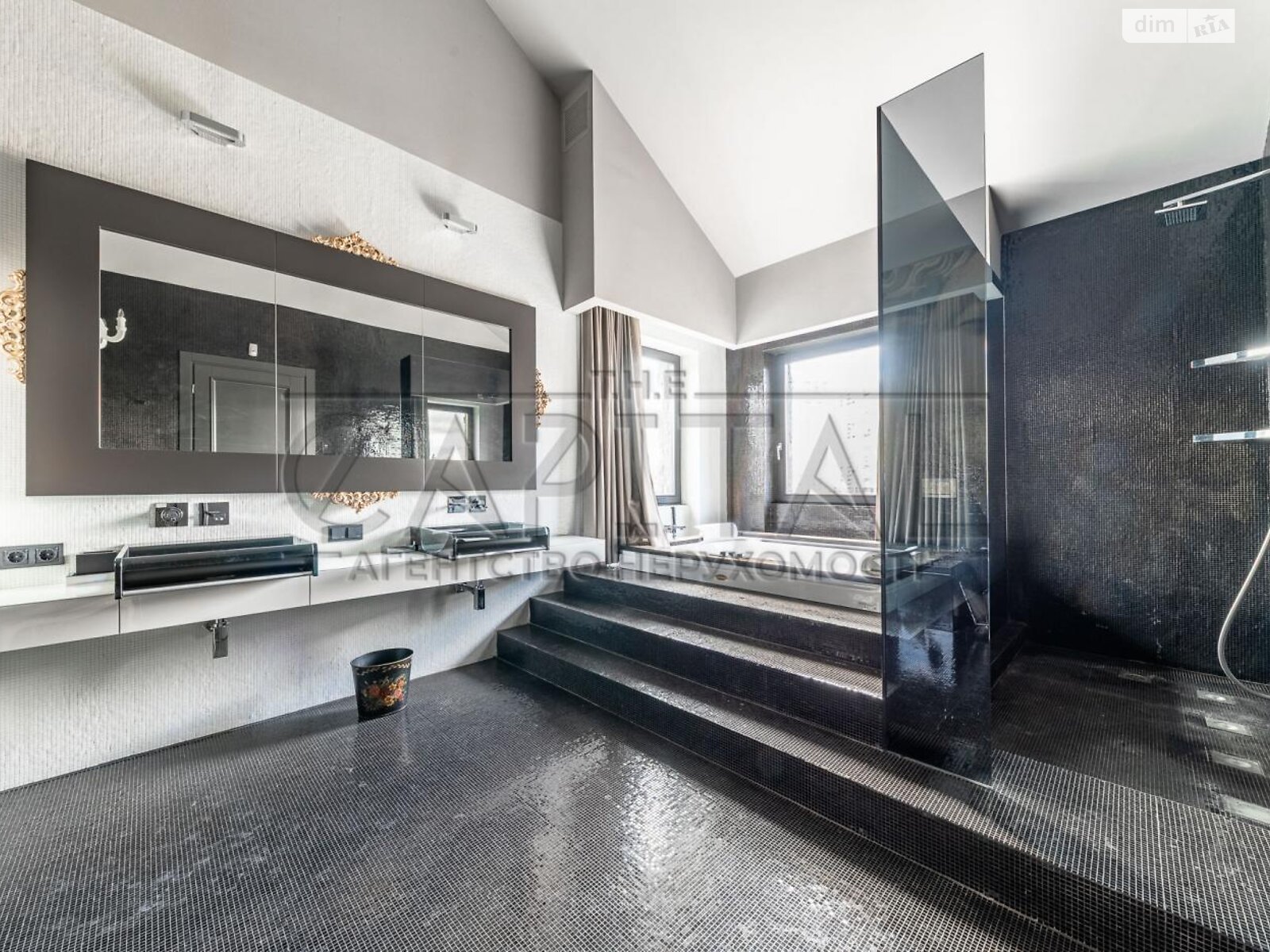 двухэтажный дом с верандой, 397 кв. м, кирпич. Сдается помесячно в Киеве фото 1