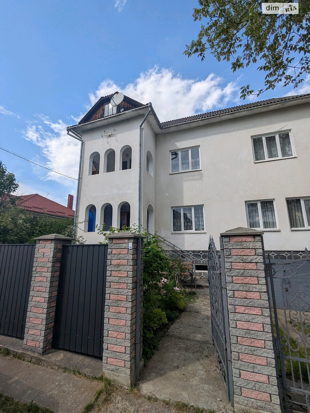 двоповерховий будинок, 250 кв. м, цегла. Здається помісячно в Клузові фото 1 двоповерховий будинок, 250 кв. м, цегла. Здається помісячно в Клузові фото 1