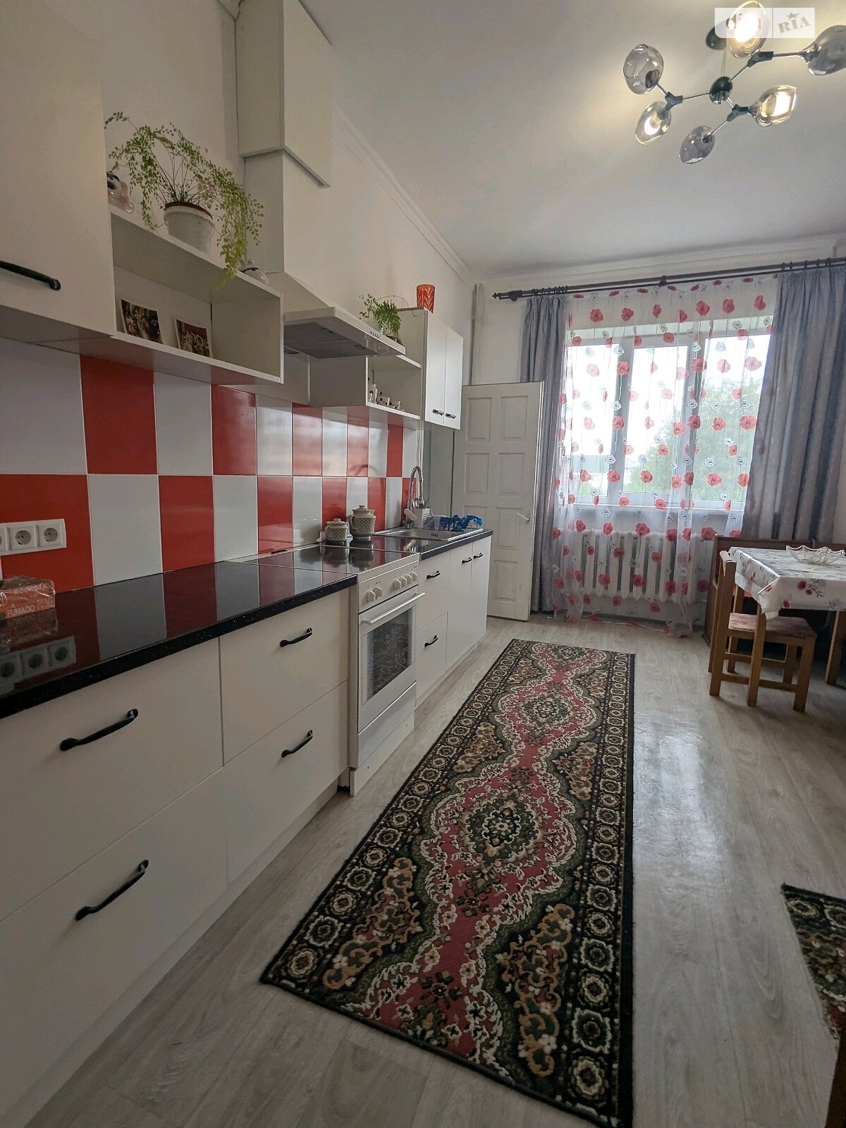 двоповерховий будинок, 250 кв. м, цегла. Здається помісячно в Клузові фото 1 двоповерховий будинок, 250 кв. м, цегла. Здається помісячно в Клузові фото 1