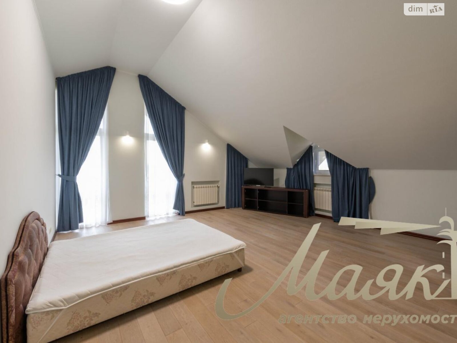 триповерховий будинок з верандою, 920 кв. м, кирпич. Здається помісячно в Козині фото 1 триповерховий будинок з верандою, 920 кв. м, кирпич. Здається помісячно в Козині фото 1